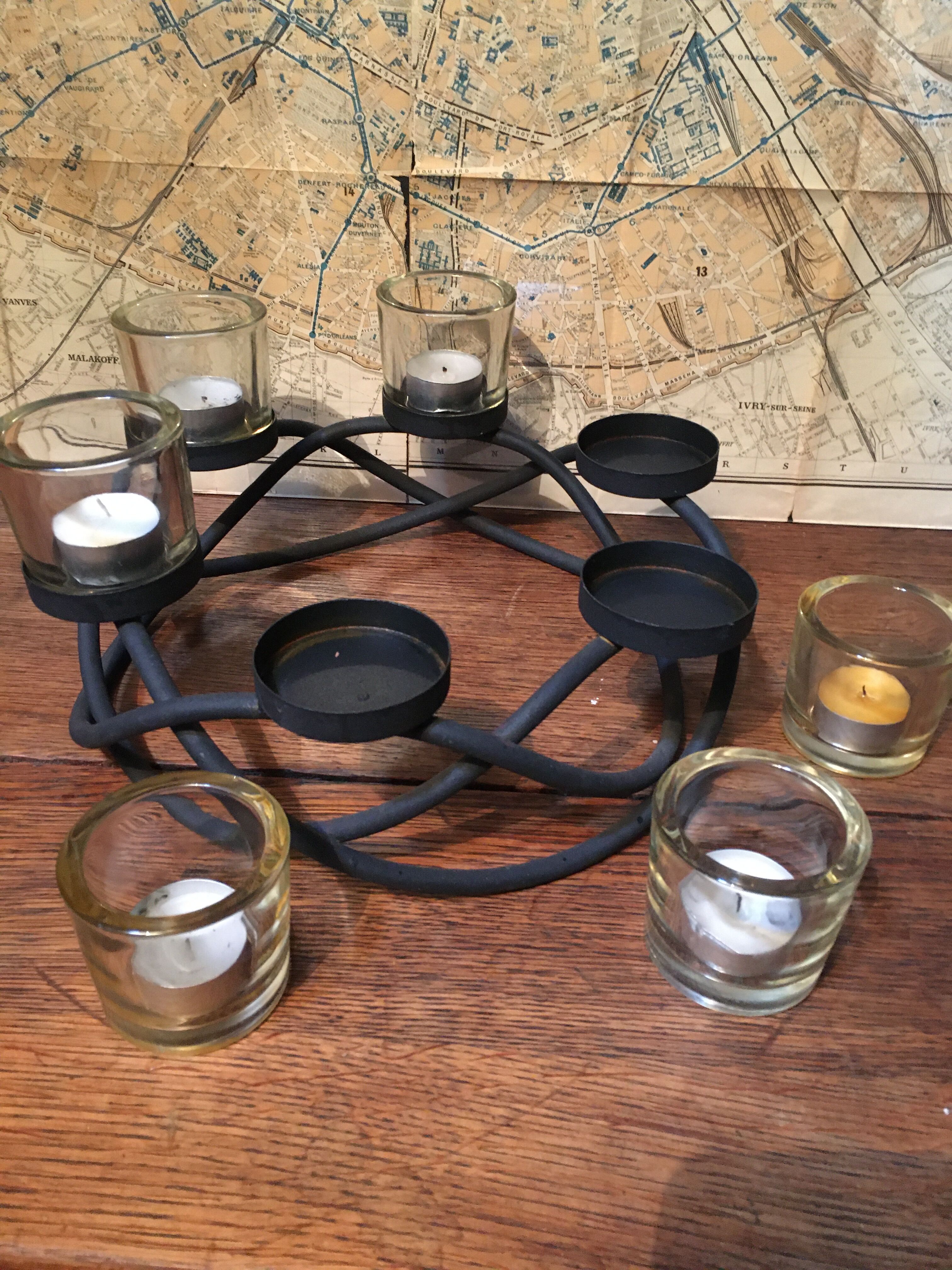 Metal crown photophore