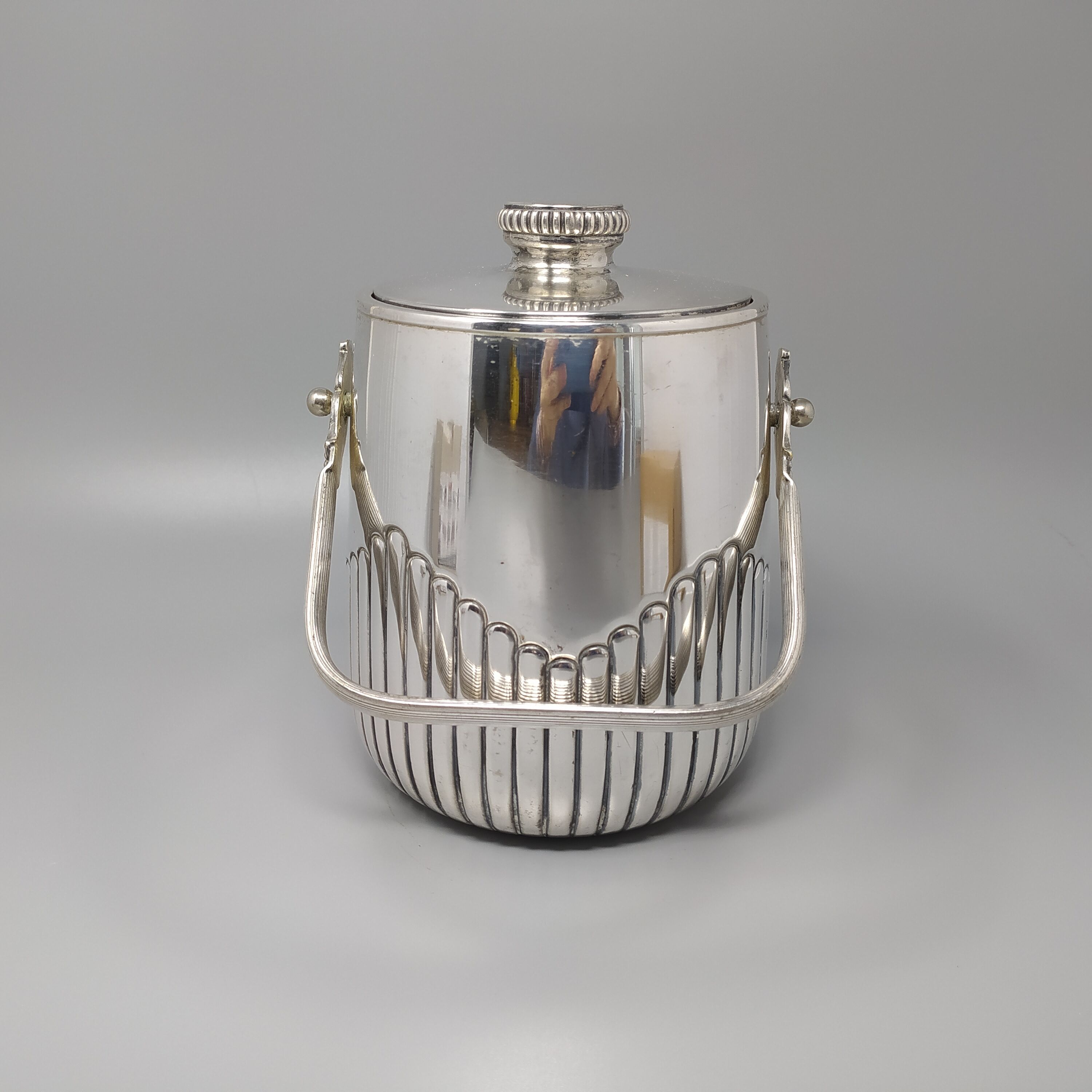 Seau à glace thermique des années 1950 en argent plaqué par Aldo Tura pour Macabo, Fabriqué en Italie
