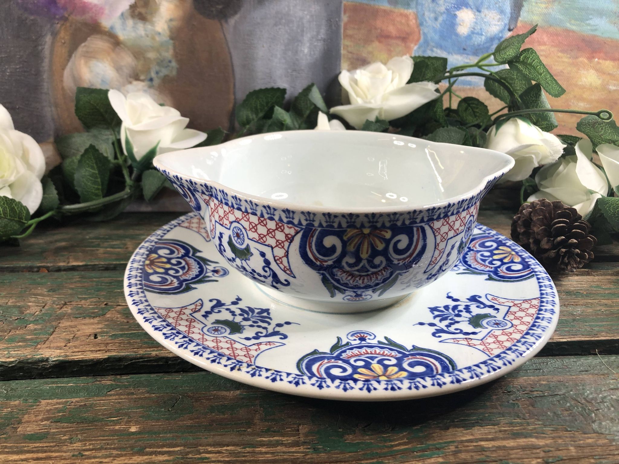 Gravy boat and its frame Gien Royal