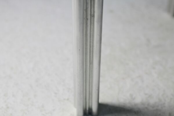 Table basse acier et verre fumé, Mobilier International, 1970