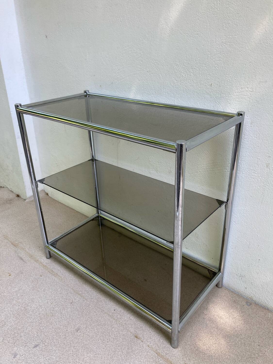 Étagère console chromée verre fumé années 70