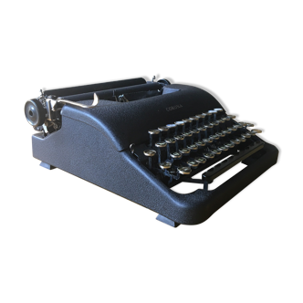 Black Corona typewriter