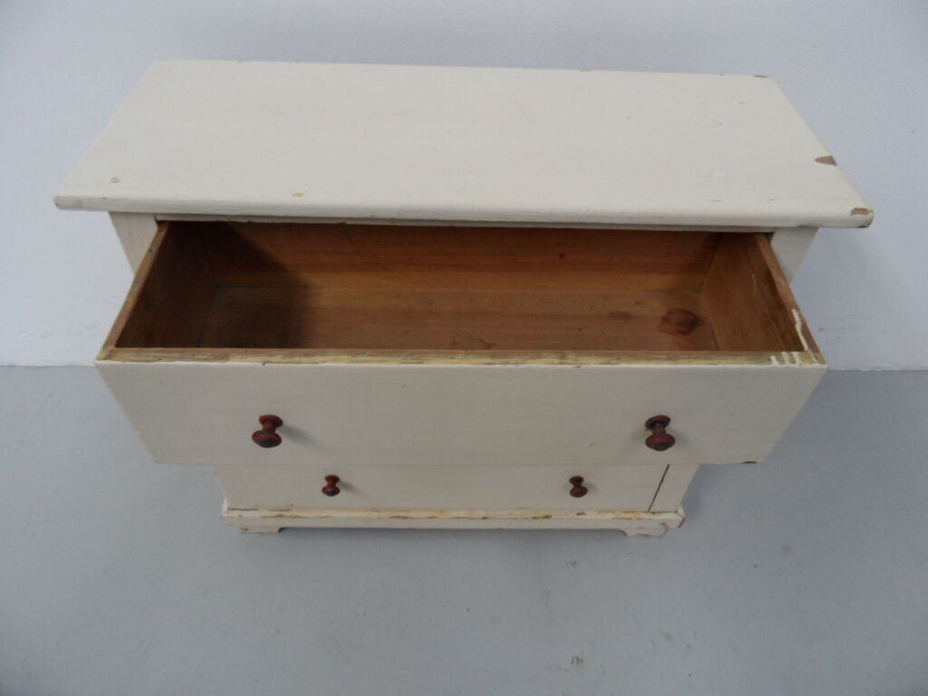 Vintage chest of drawers
