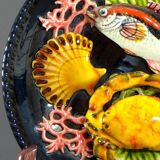 Vallauris, Années 1950, Assiette En Trompe l'Oeil Décor Poisson, Crabe, Coquillages, Corail.