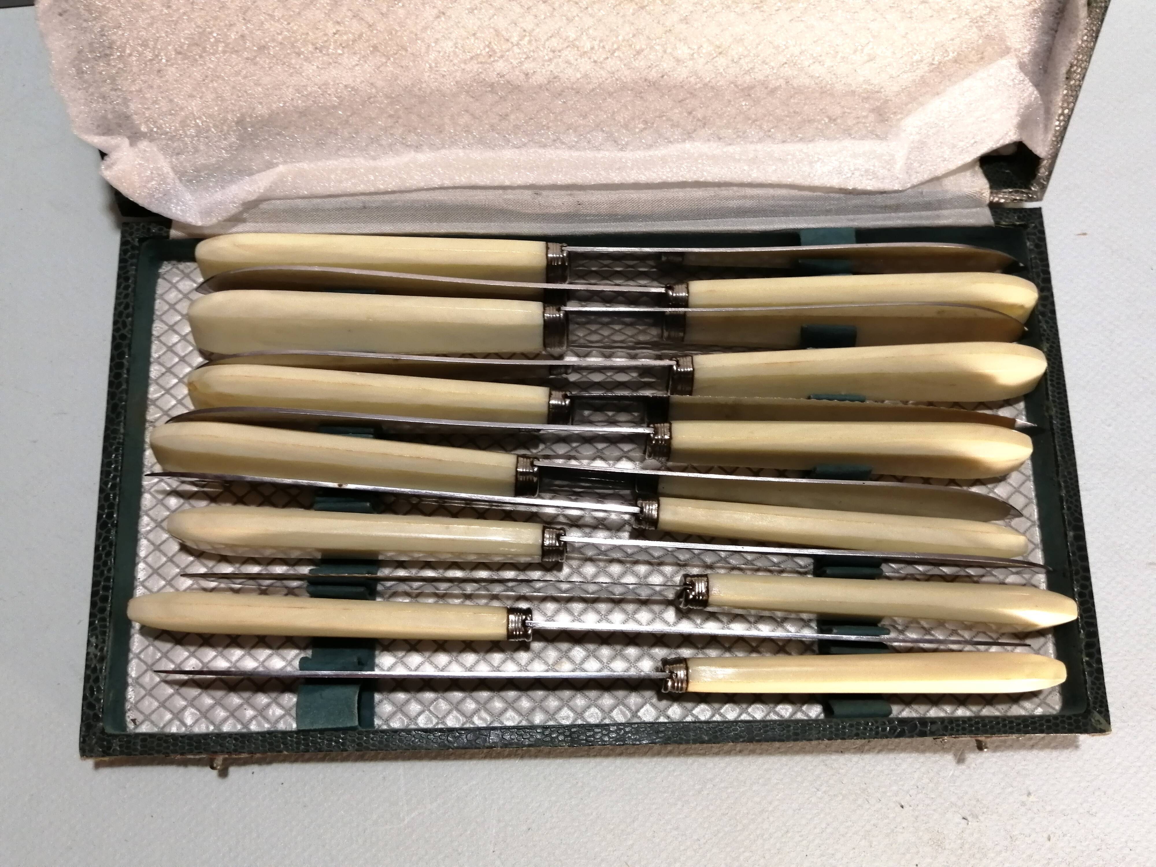 Set of 12 knives 50/60 Bakelite handle