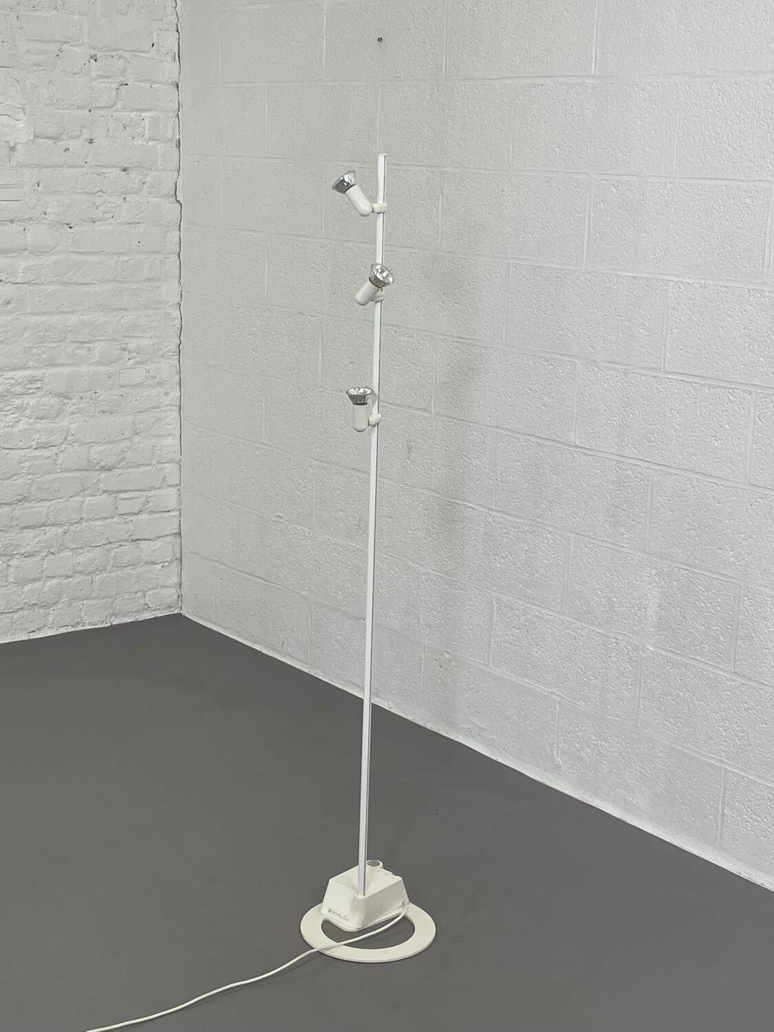 Vintage floor lamp with lamp dimmer