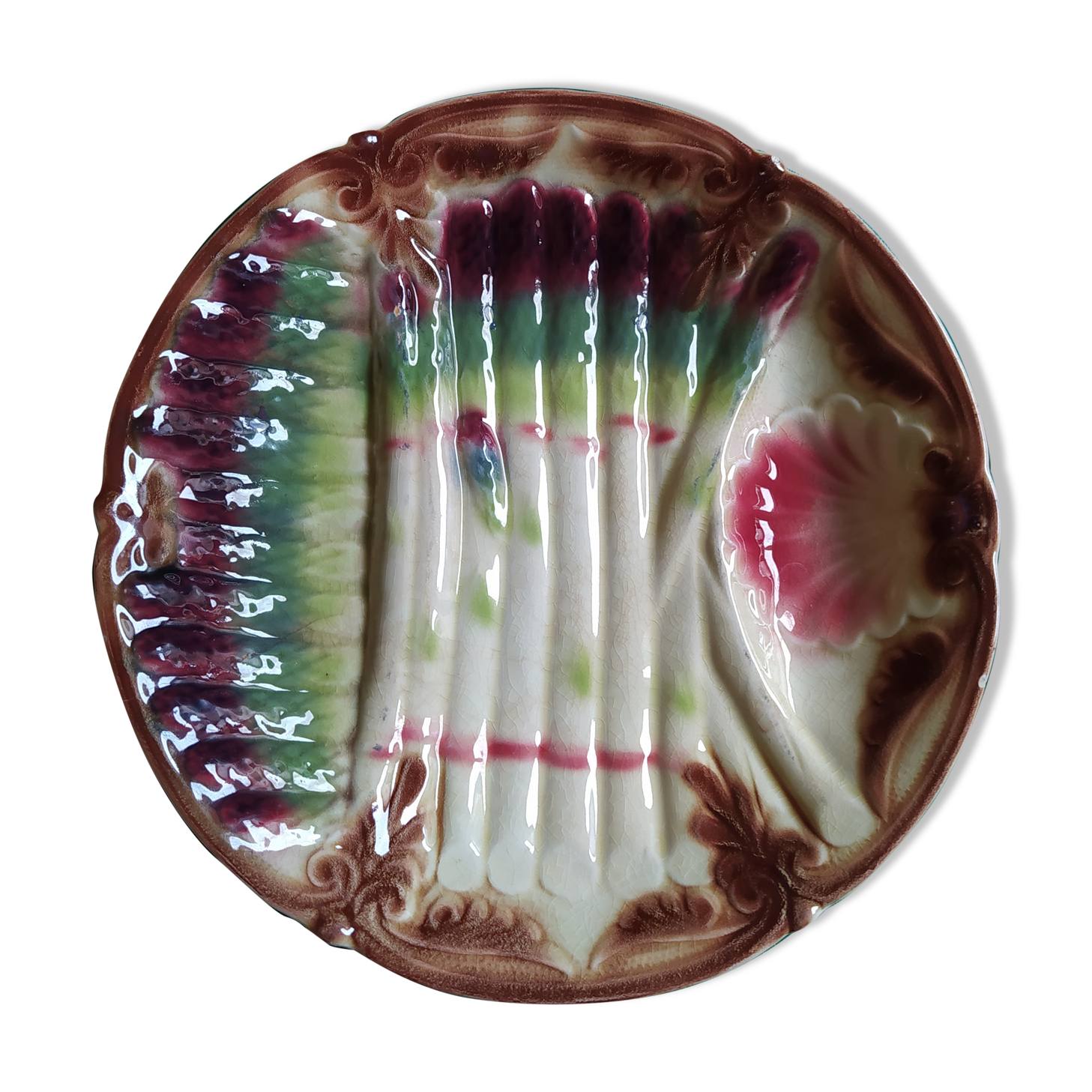 Old plate dabbling asparagus