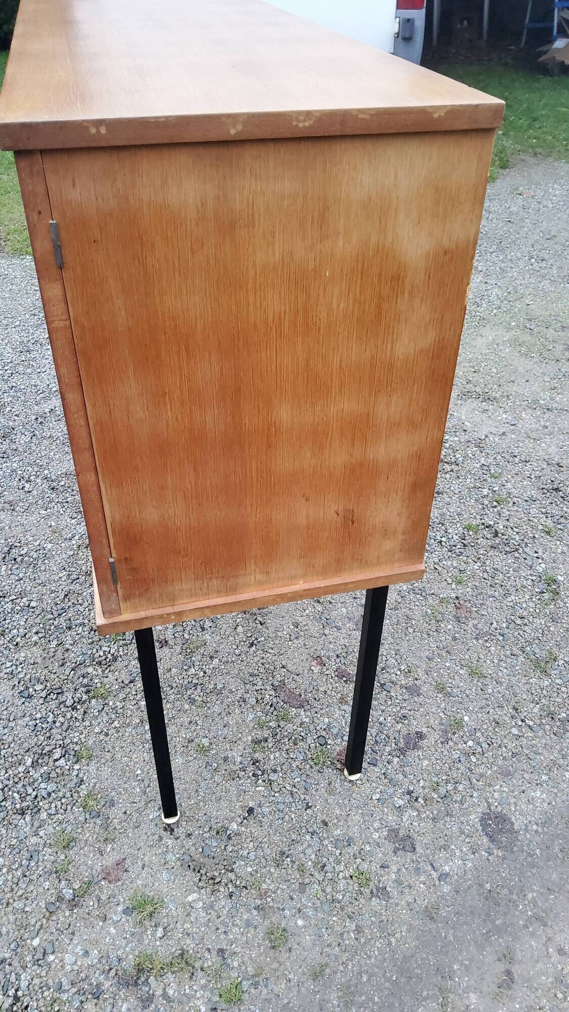 Buffet of the 60s in blond oak metal feet with square section