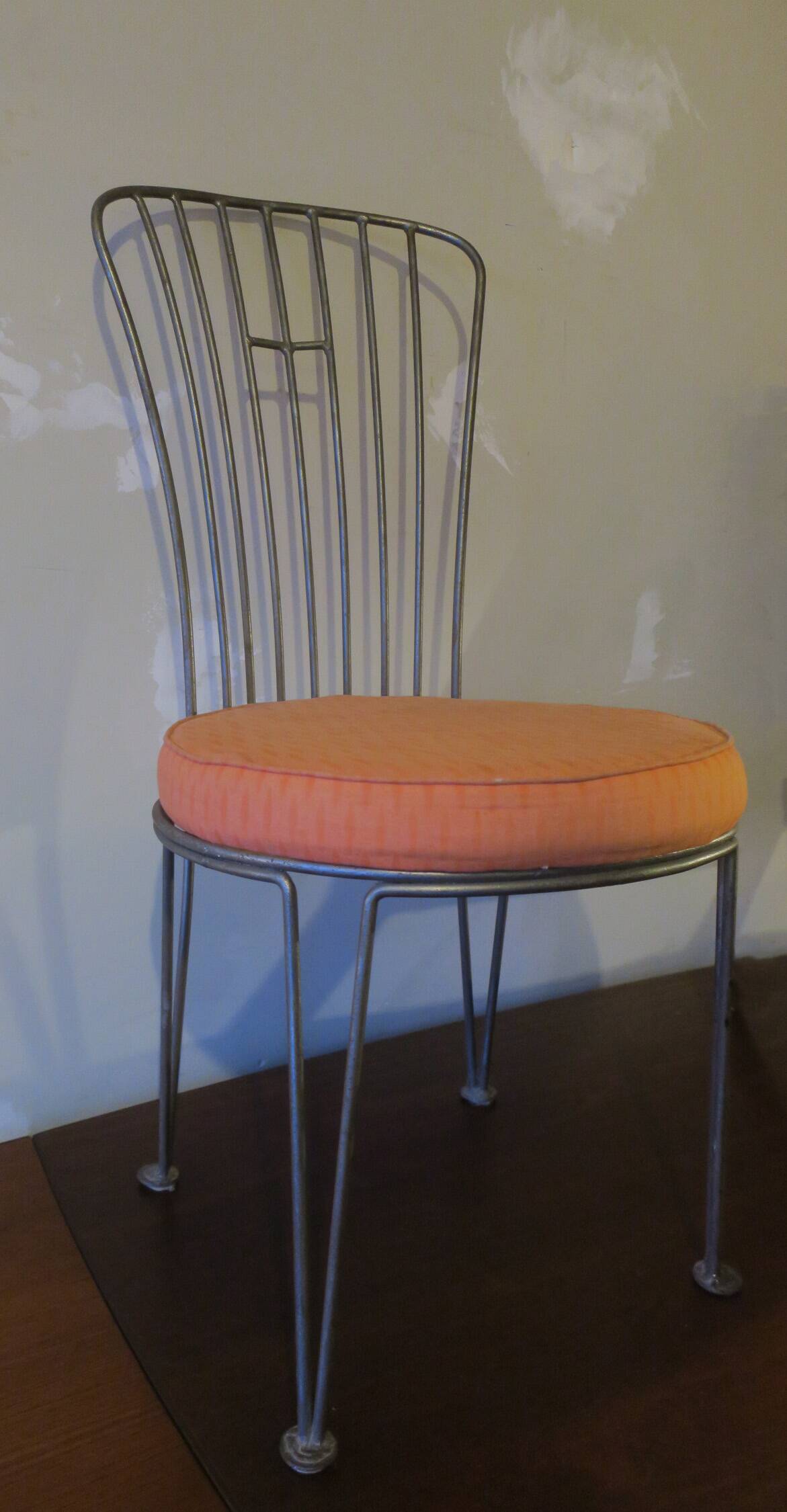 Chaise de jardin en fonte du milieu du siècle