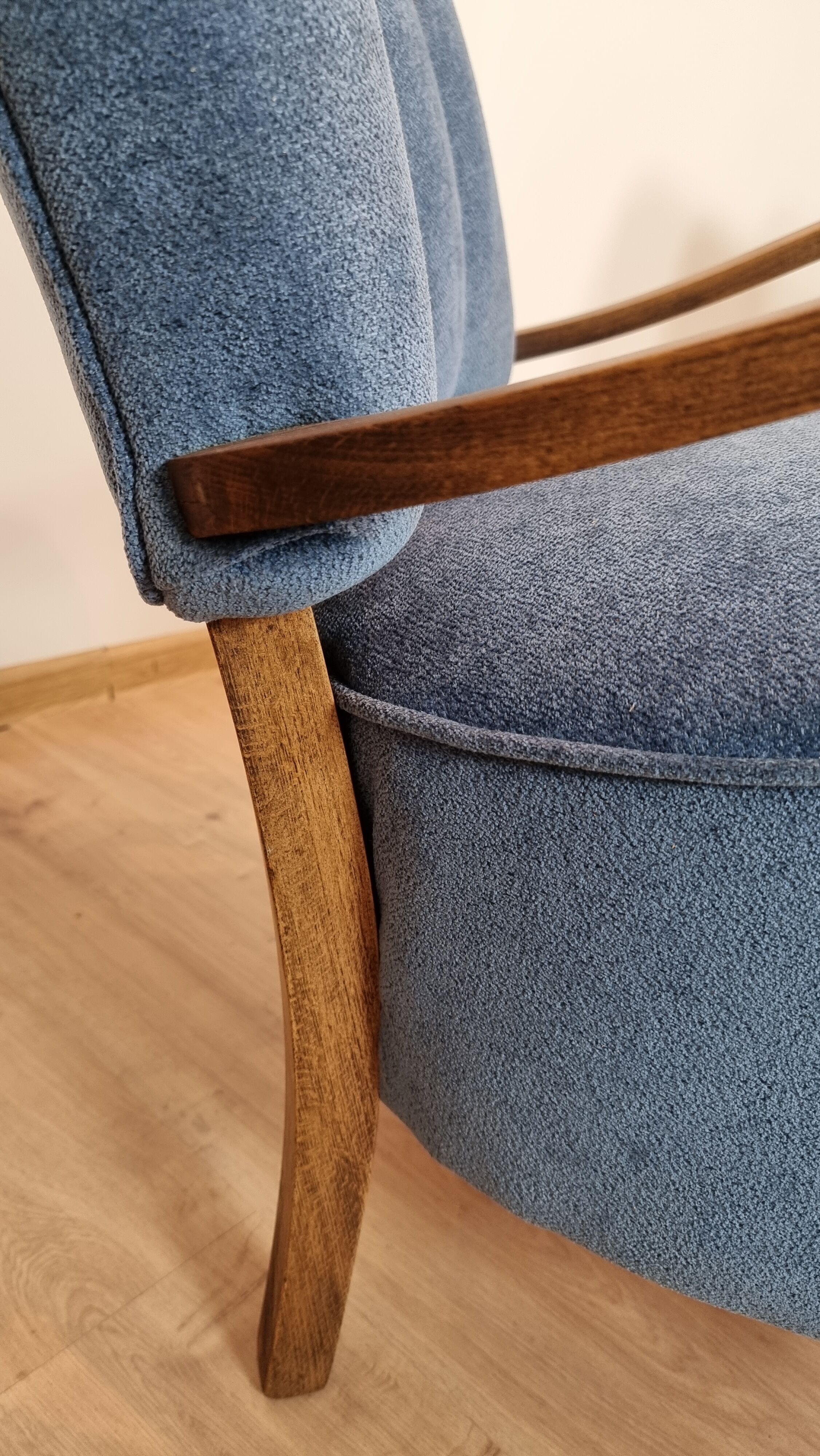 Paire de fauteuils restaurés par Jindrich Halabala