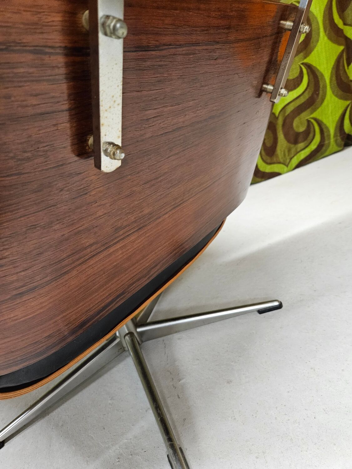 Fauteuil lounge cuir noir 1970 vintage