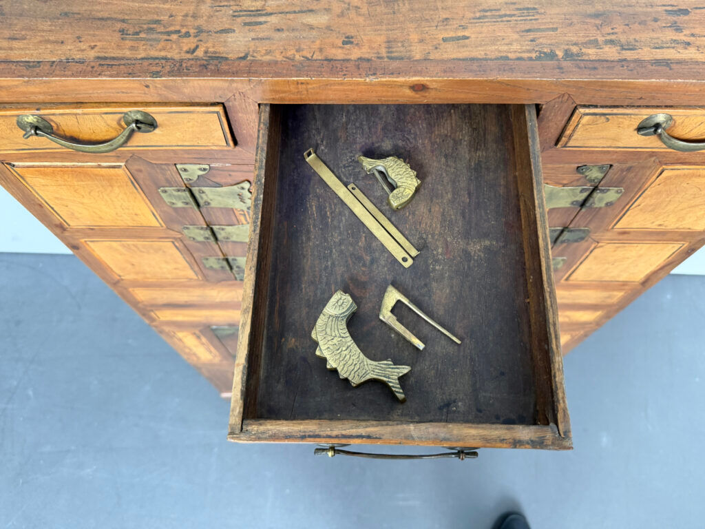 Commode Tansu antique, Corée, début du 20e siècle