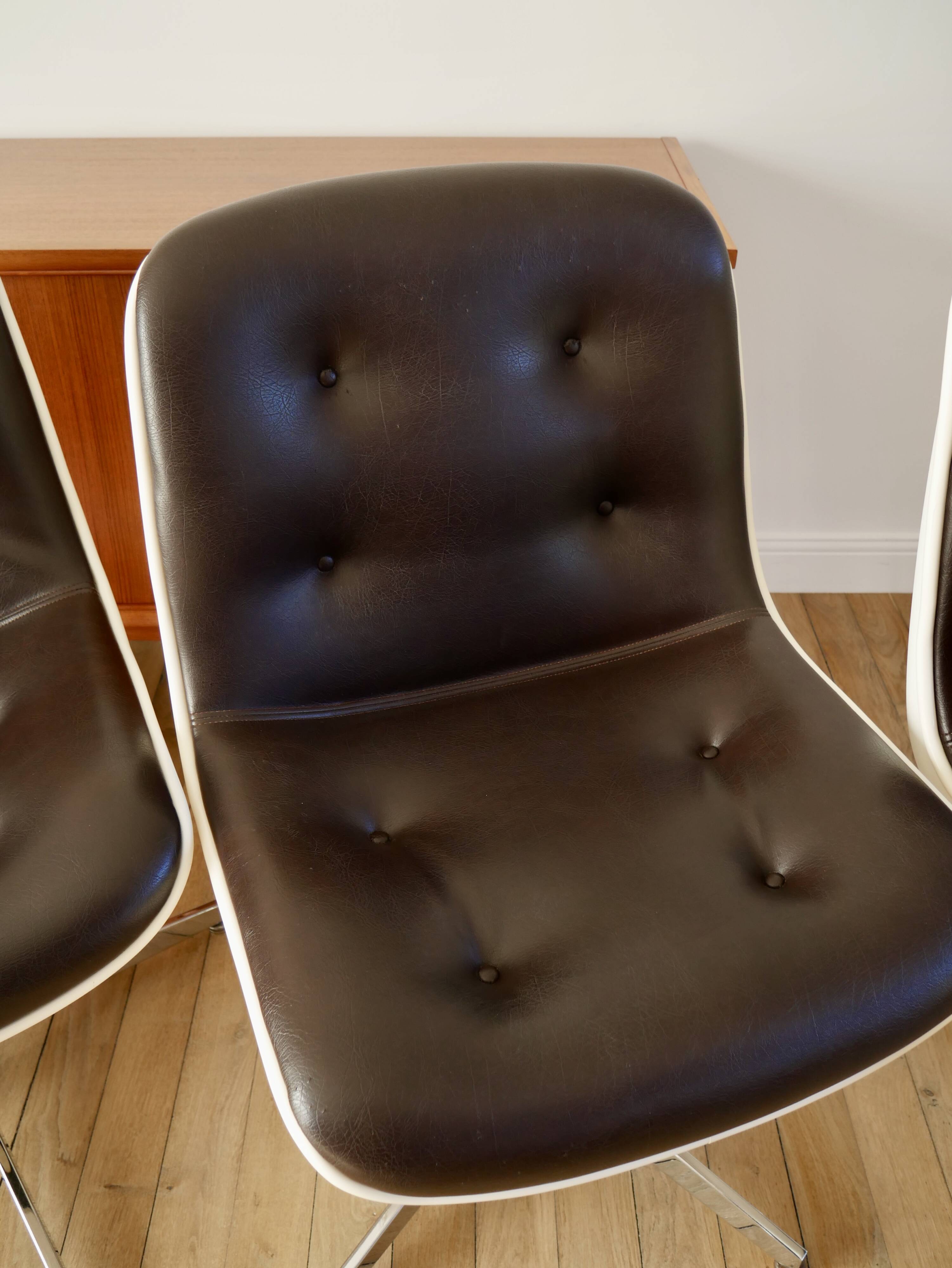 Set of 4 Executive Strafor shell chairs in leather, plastic and chrome 1970s