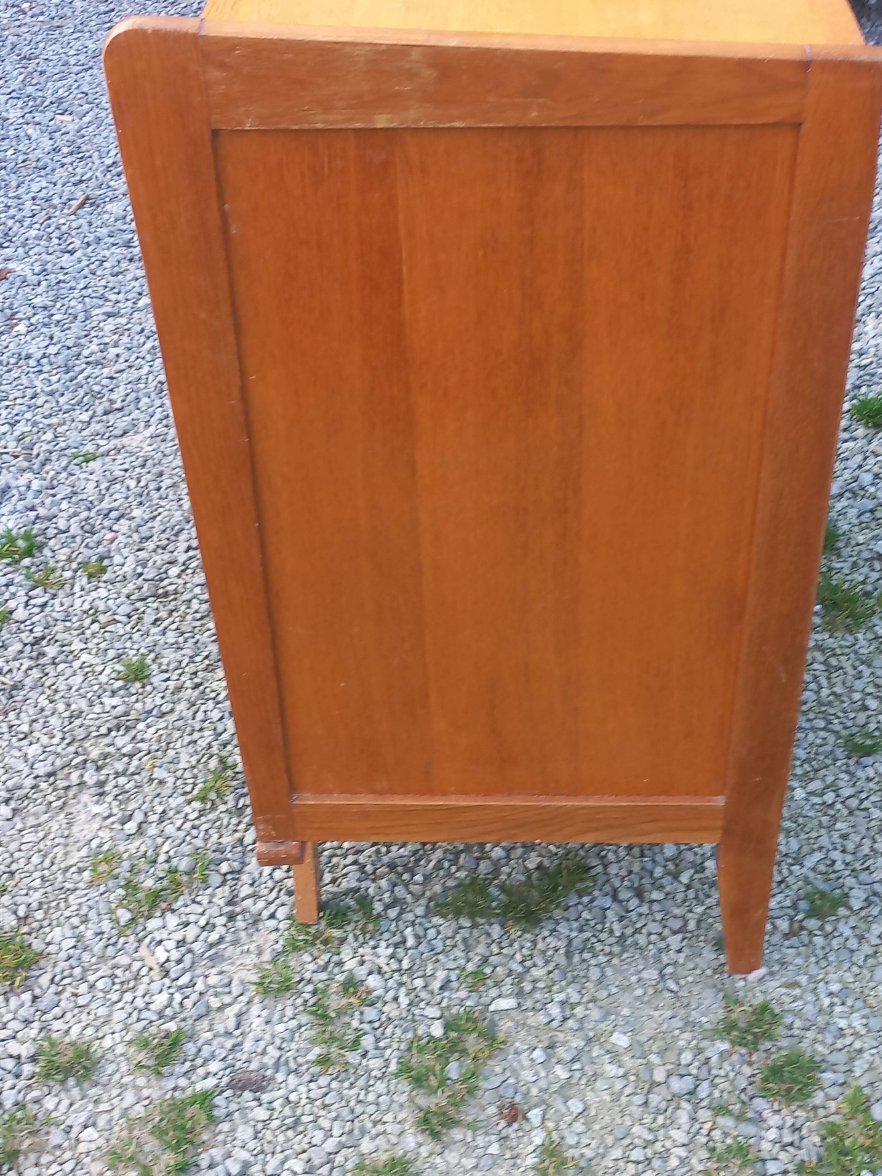 Vintage oak commode with tapered legs and wings from the 1950s.