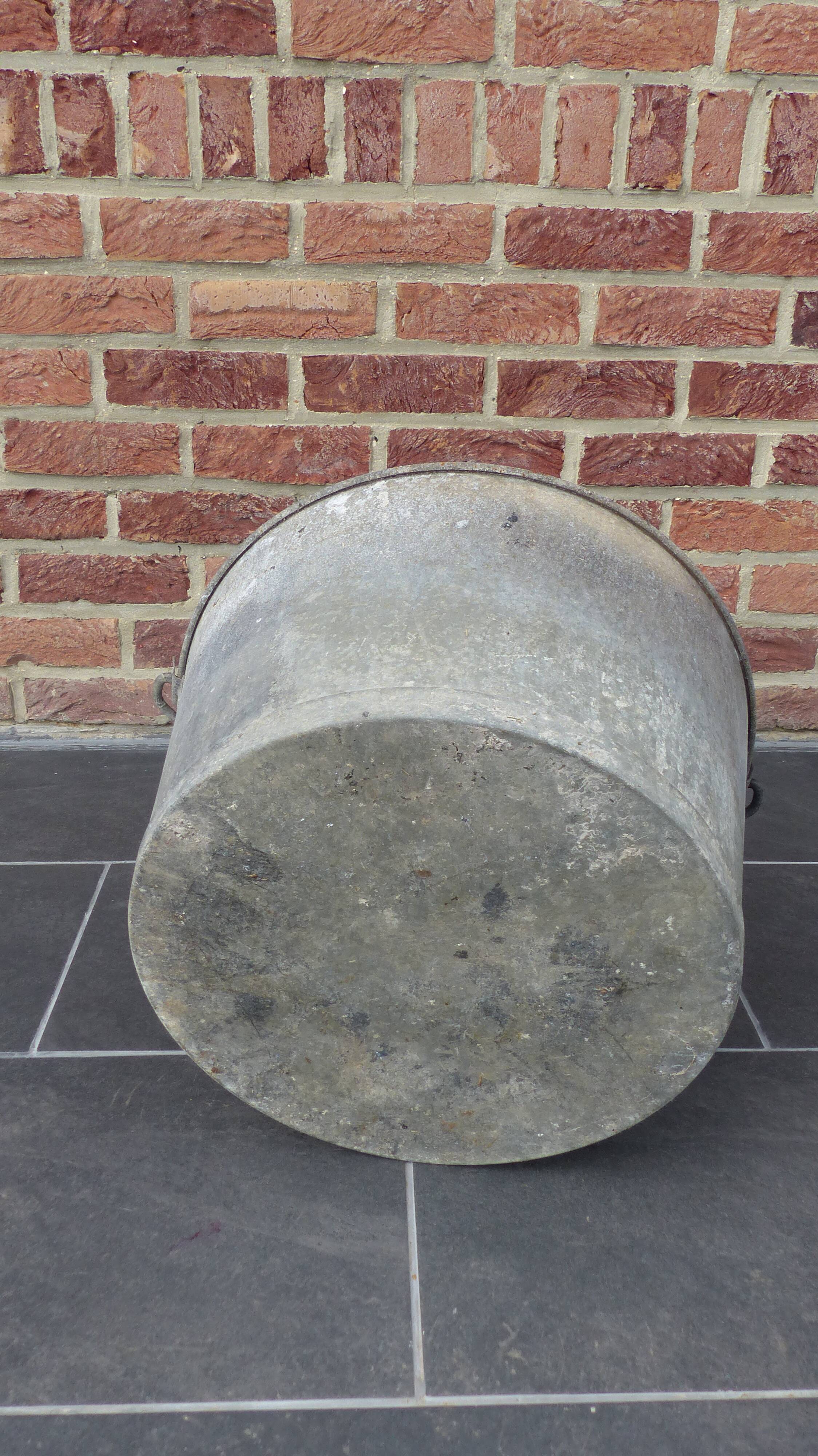 Zinc bucket