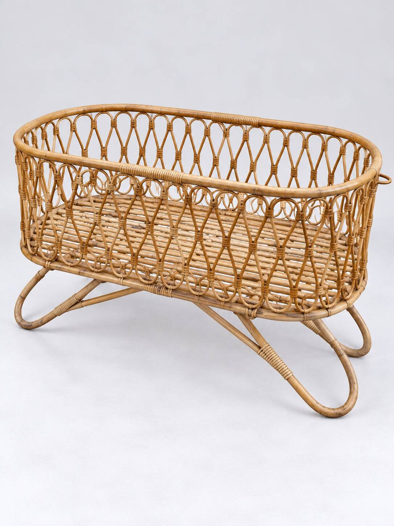 Vintage rattan cradle – 60s/70s