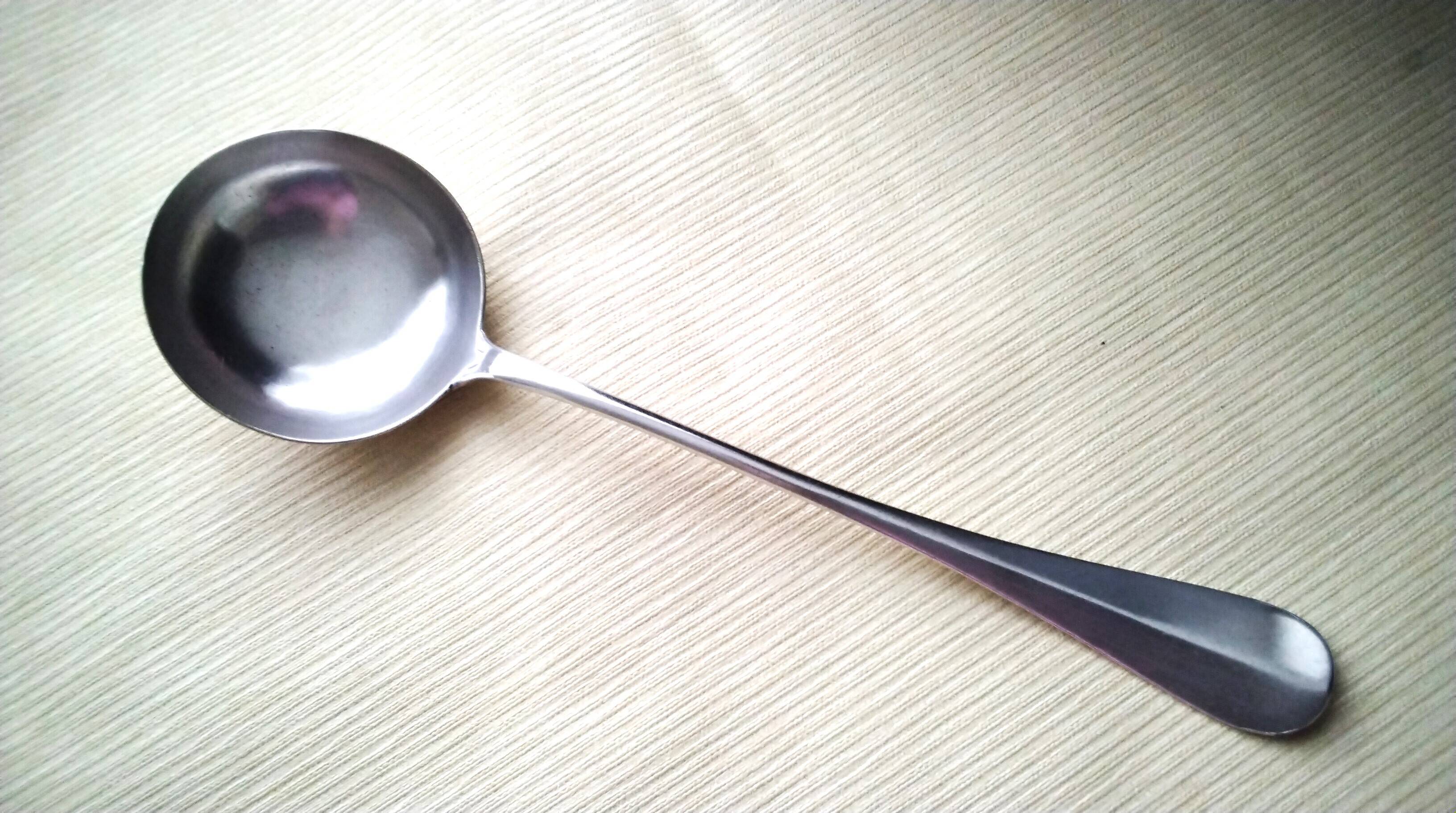Louche à potage en Métal Argenté  Modèle Uniplat