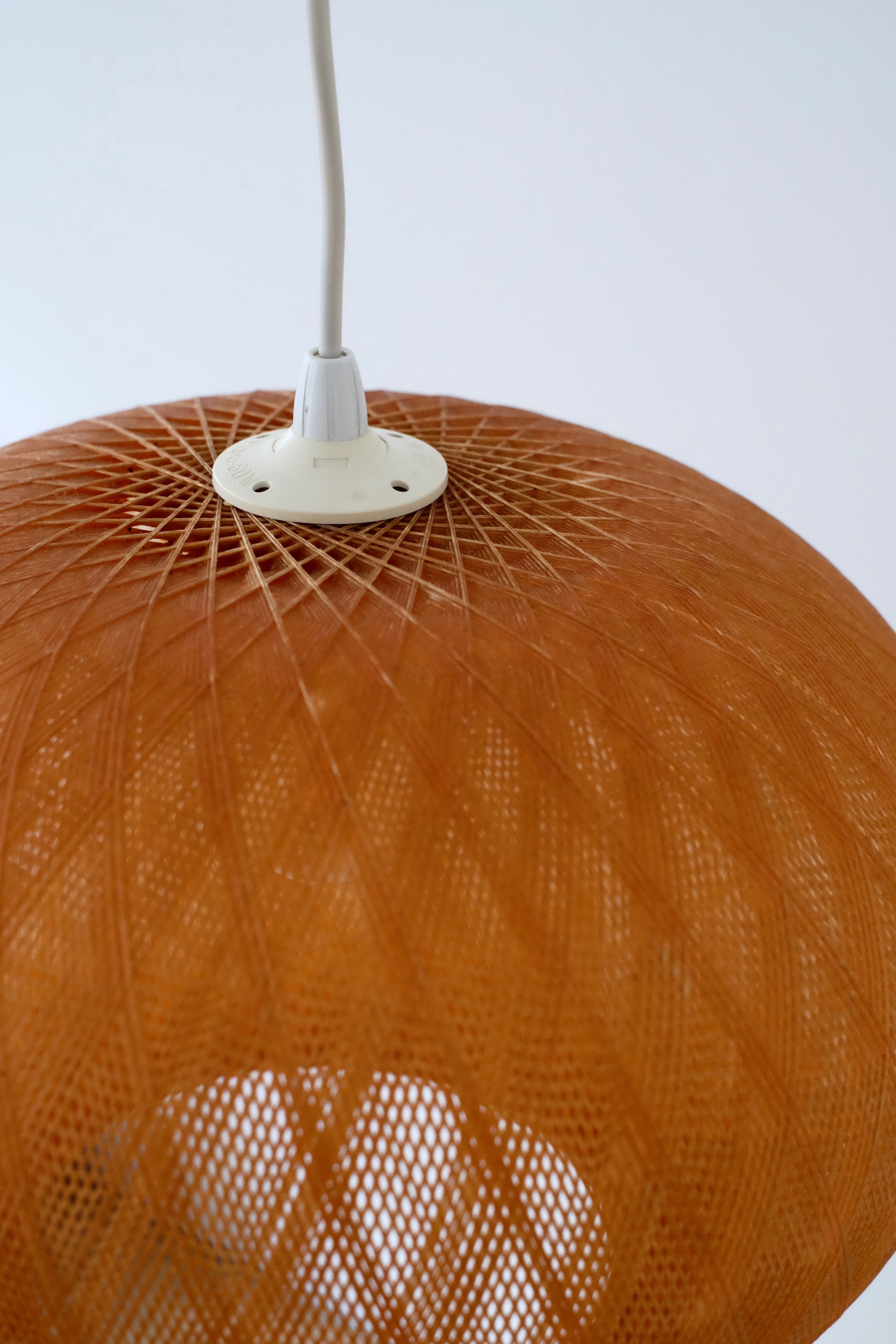 Suspension cocoon in nylon thread stretched thread rhodoïd