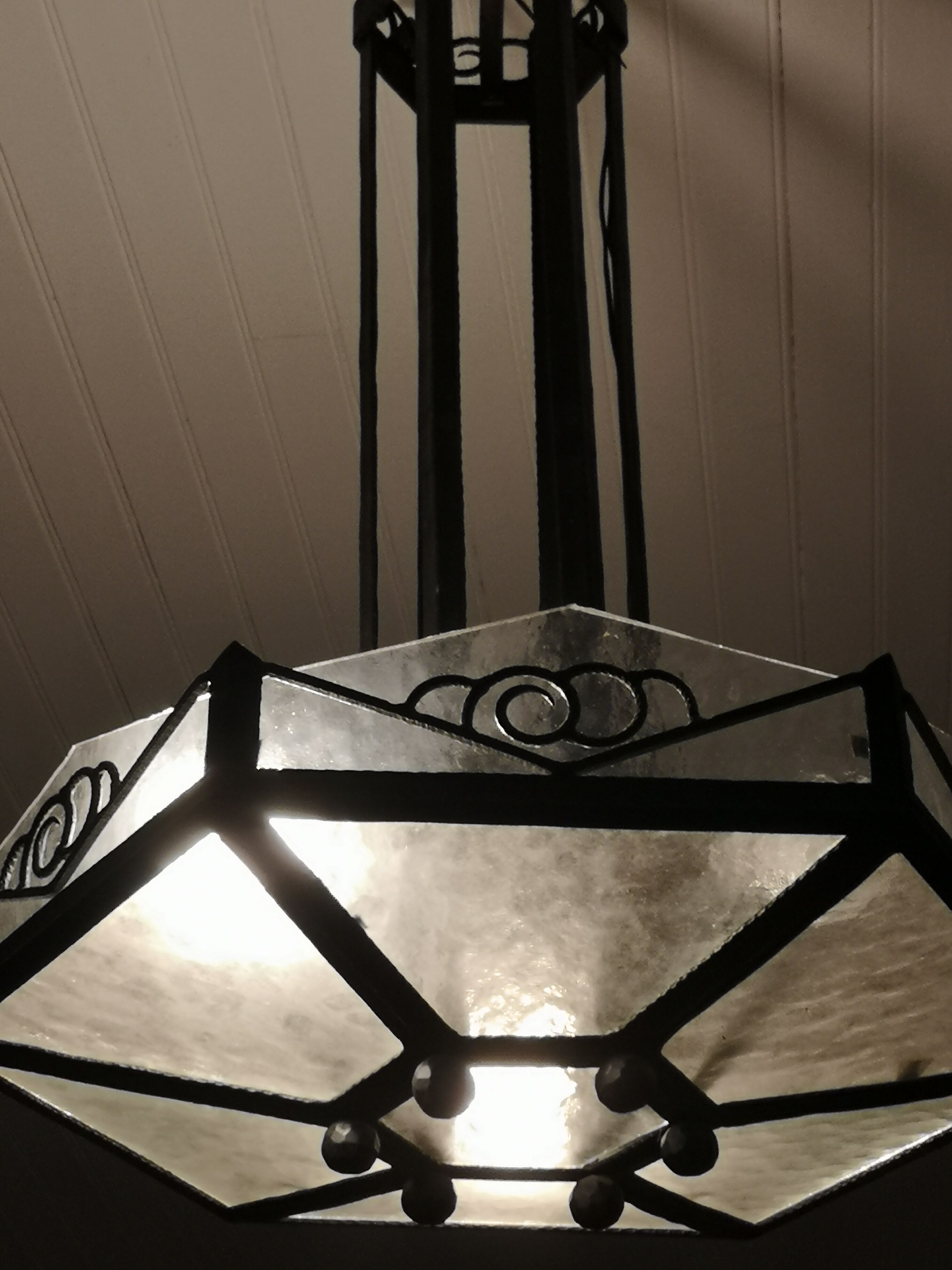 Lustre de style art déco en fer forgé et verre 1930