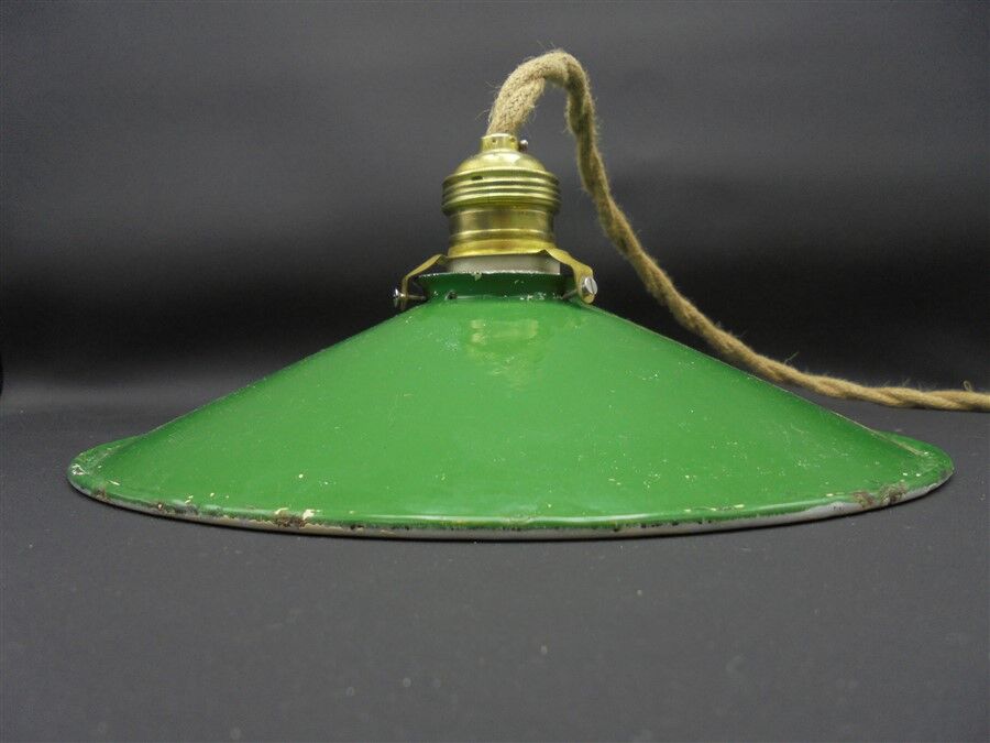 Industrial hanging lamp in enamelled sheet metal