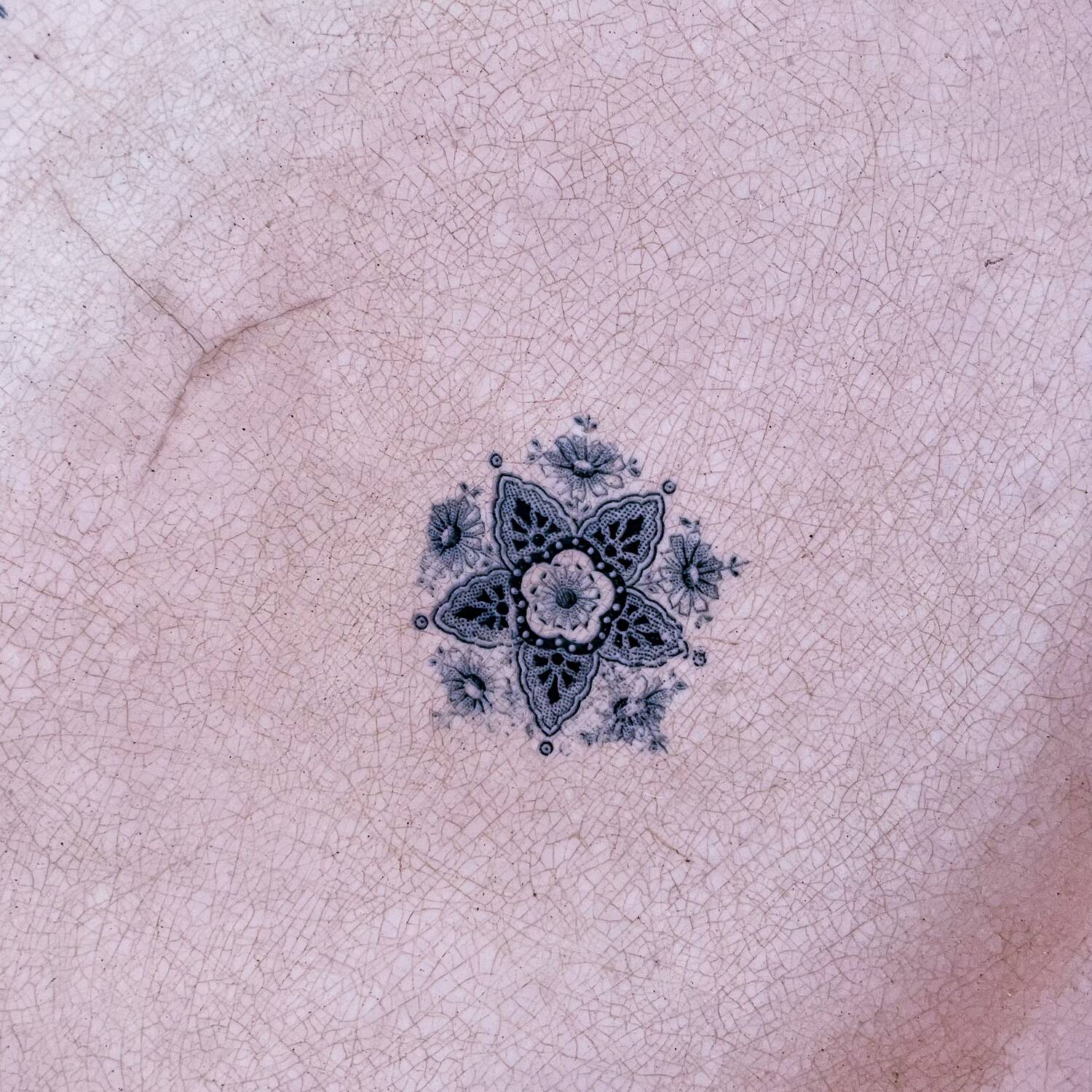 Oval iron earth dish