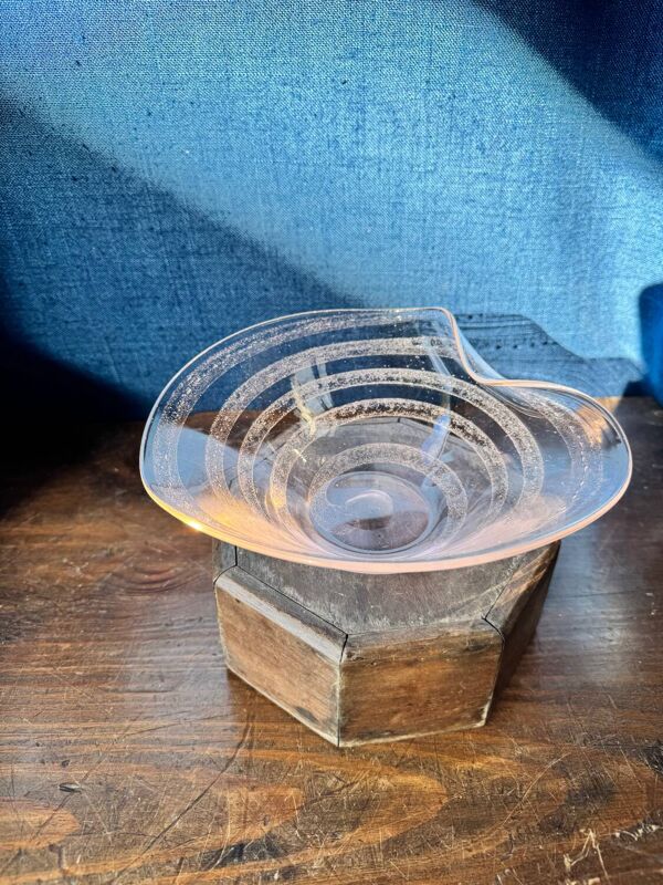 Coupe en verre de Murano rose pâle – design forme libre