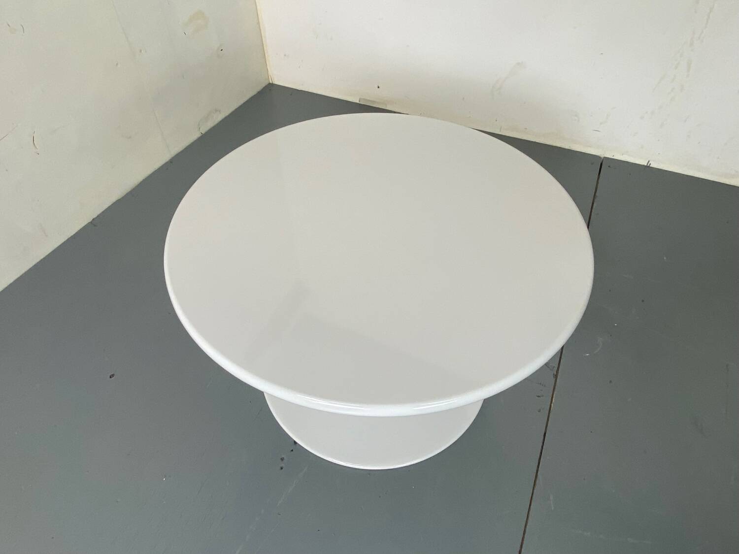 Table basse ronde blanche par Artifort, années 1970