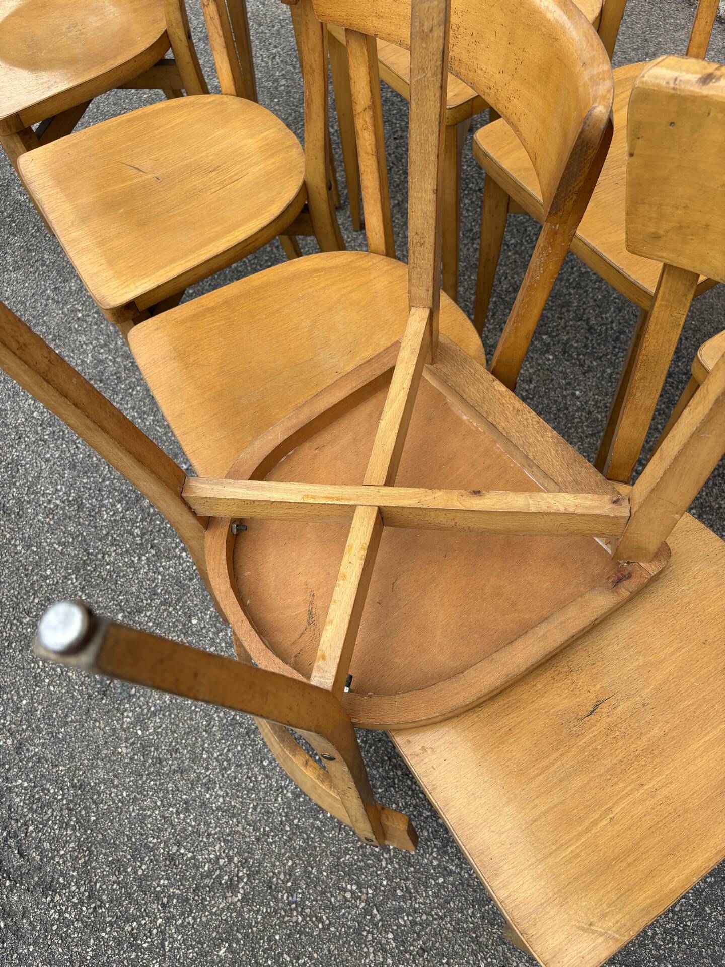 Set de 10 chaises bistrot à croisillon 