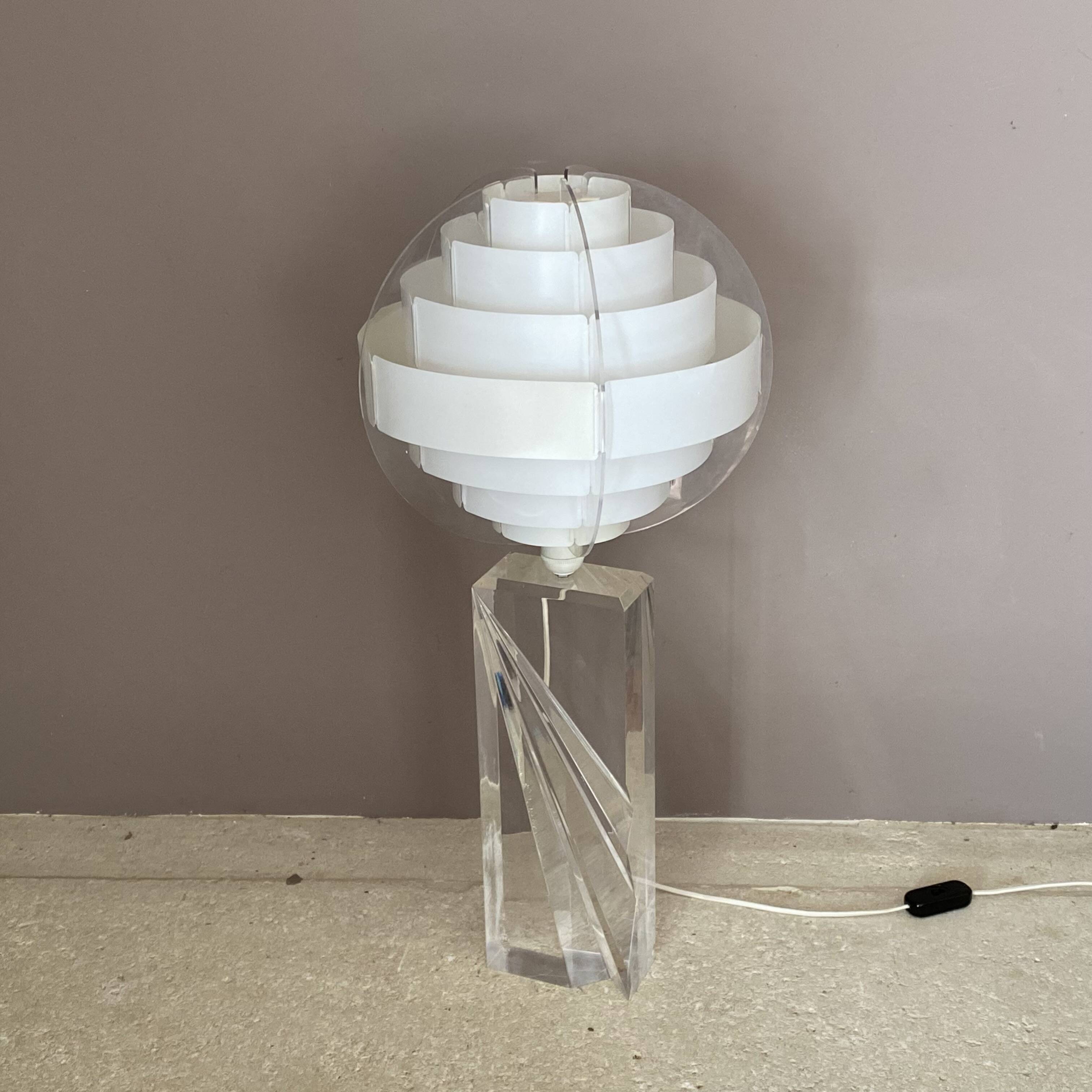 Kinetic lamp. 1970. Plexiglas. Space Age.