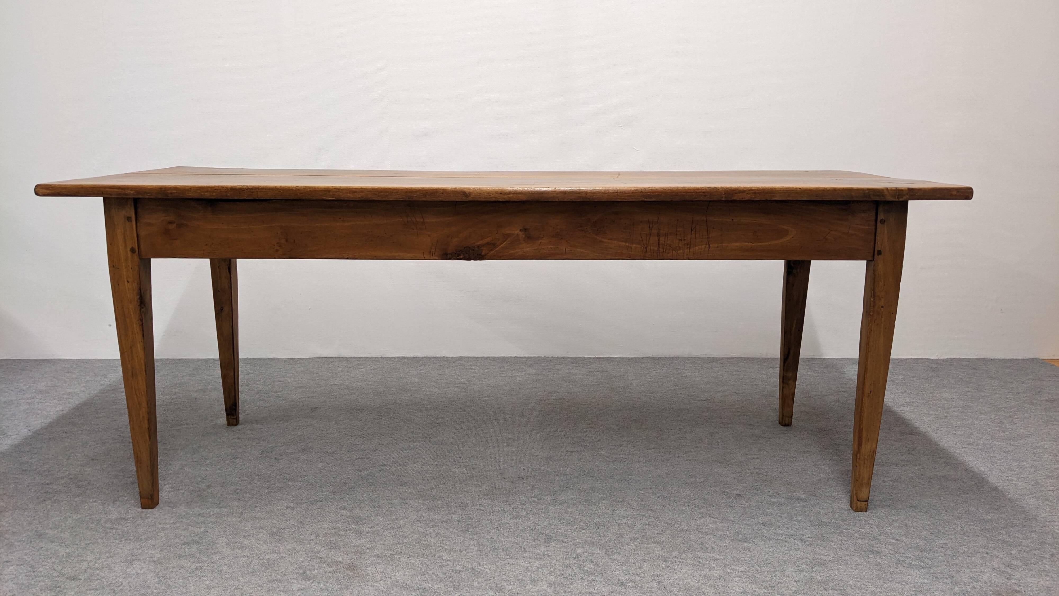 Burgundian farmhouse table in walnut, France early 19th century.