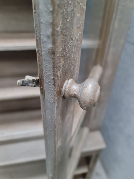 Ancien arrière de comptoir patine grise