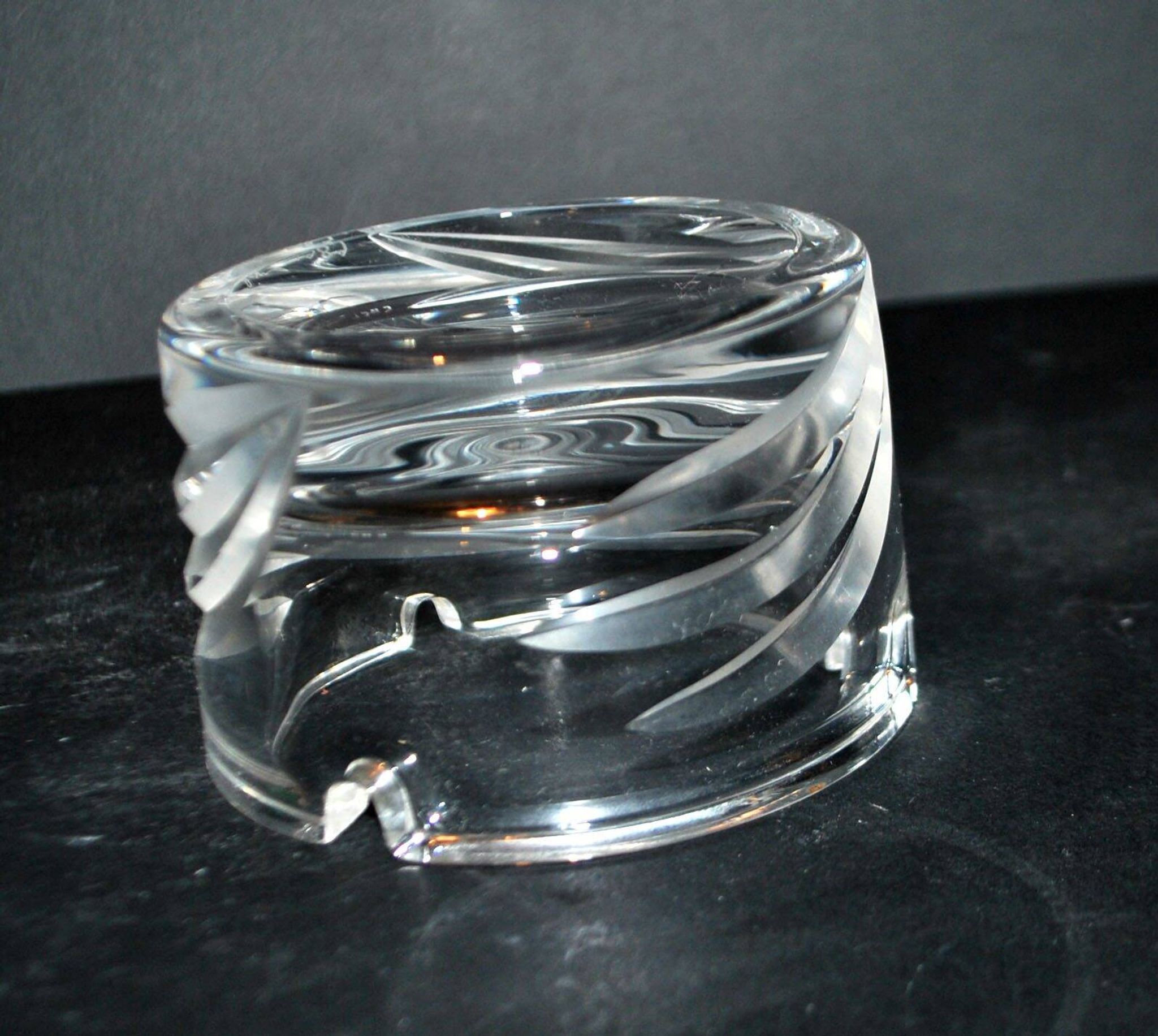 Cendrier vintage en cristal taillé signé Carabin 1989