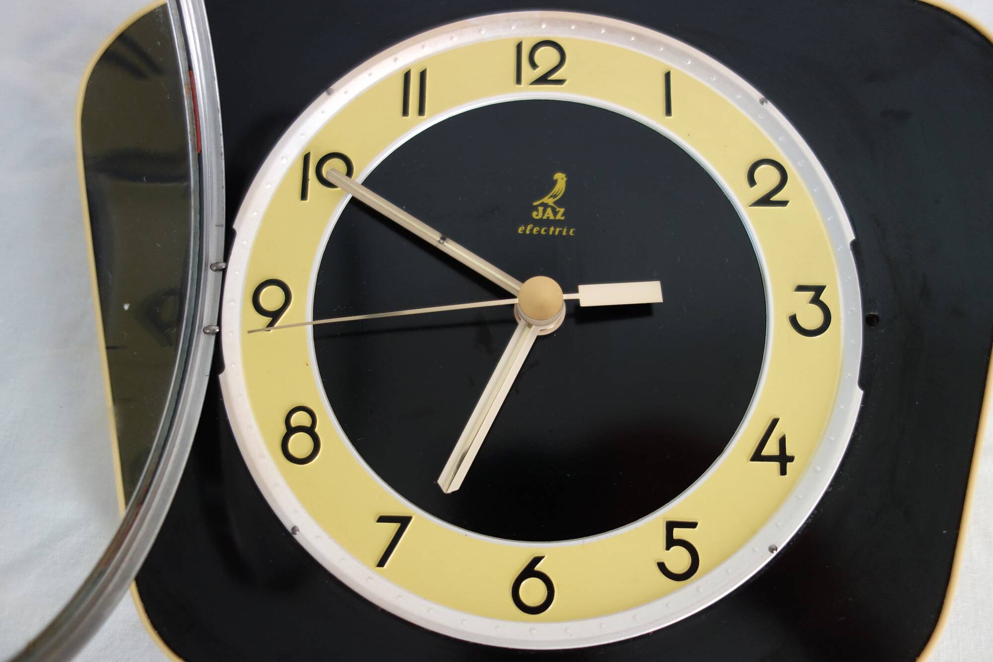 Jaz clock vintage yellow formica