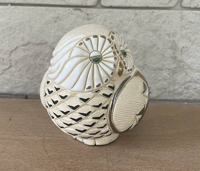 Ceramic owl by Rosa Rinconada, gold and platinum.