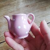Pichet miniature rose à pois blancs pour dînette ou maison de poupée