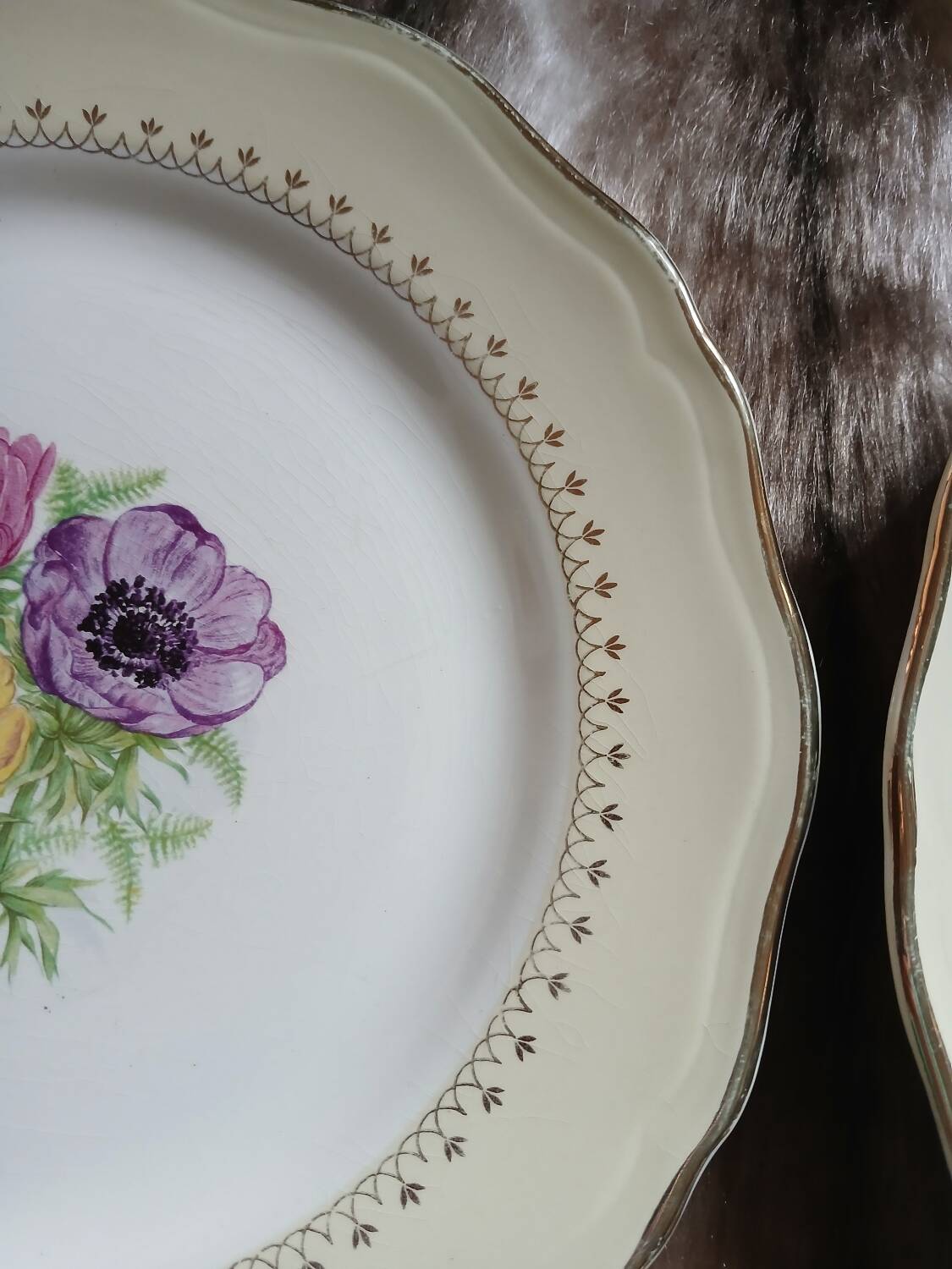 11 antique deep plates L'Amandinoise