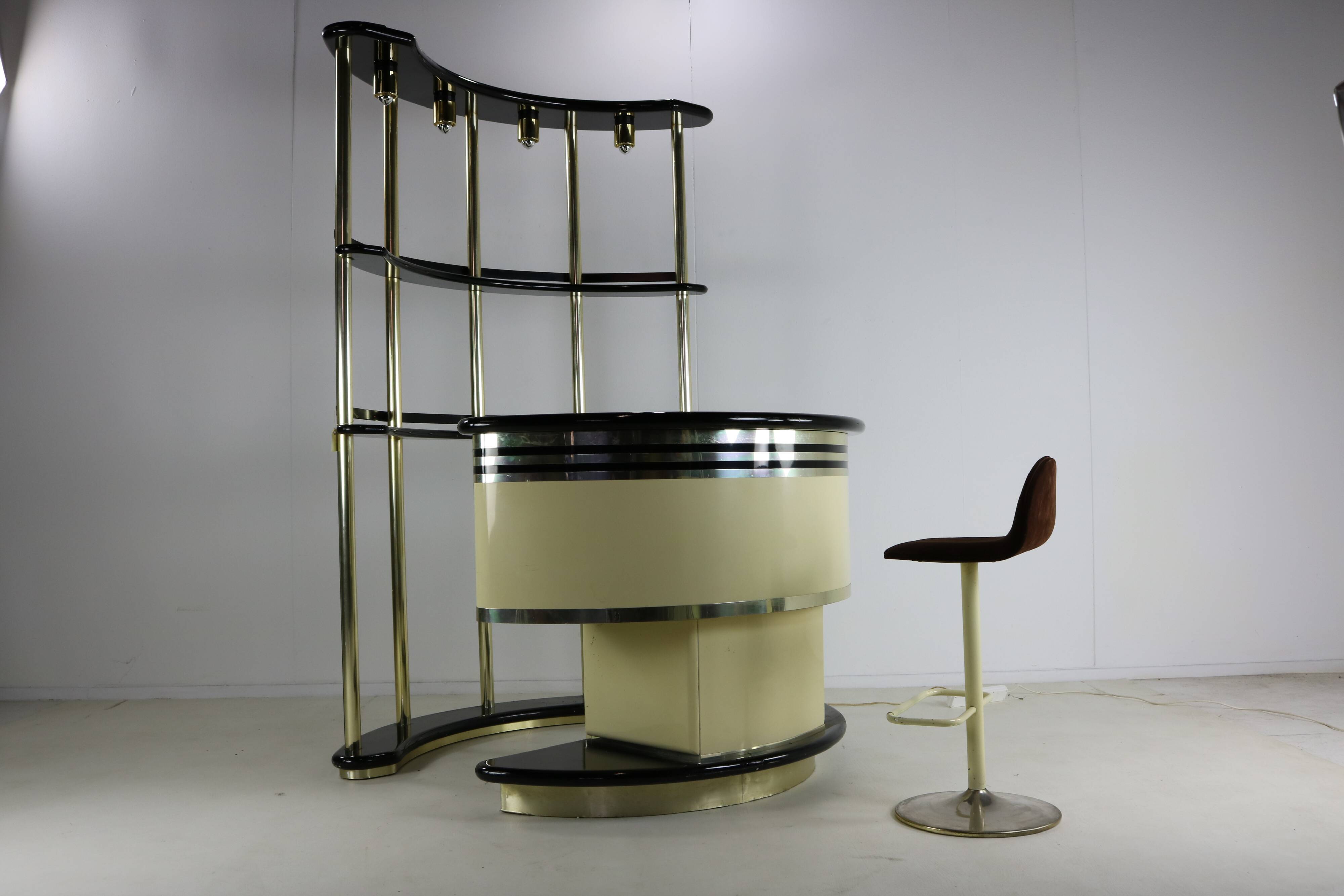 Seventies design dry bar by Harvey Guzzini for Stilglass Donati