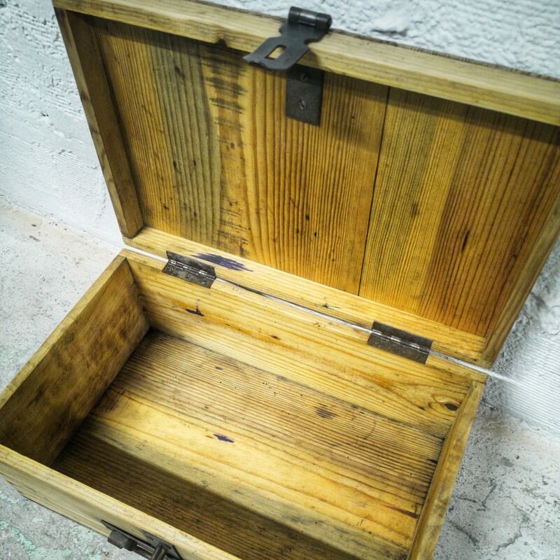 Caisse en bois brut