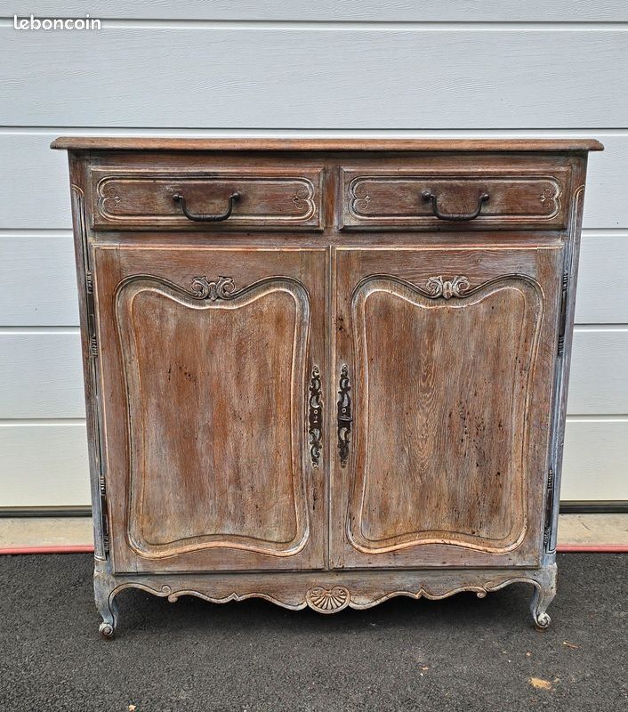 Antique chest of drawers with a cerused and patinated finish.