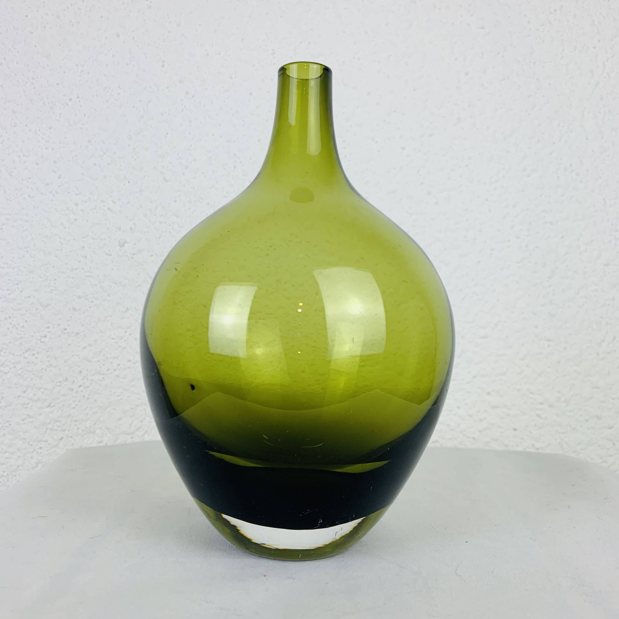 Vase scandinave verre soufflé vert, vintage