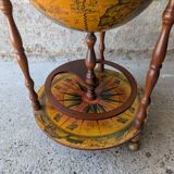 World map bar