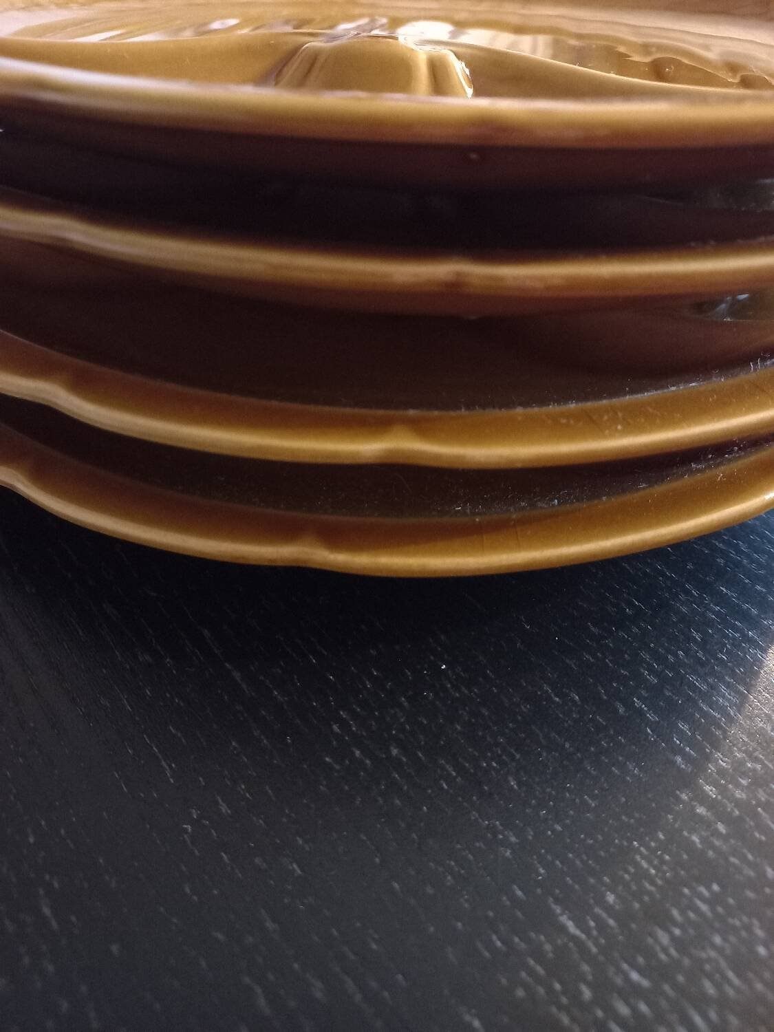 4 Gien asparagus plates