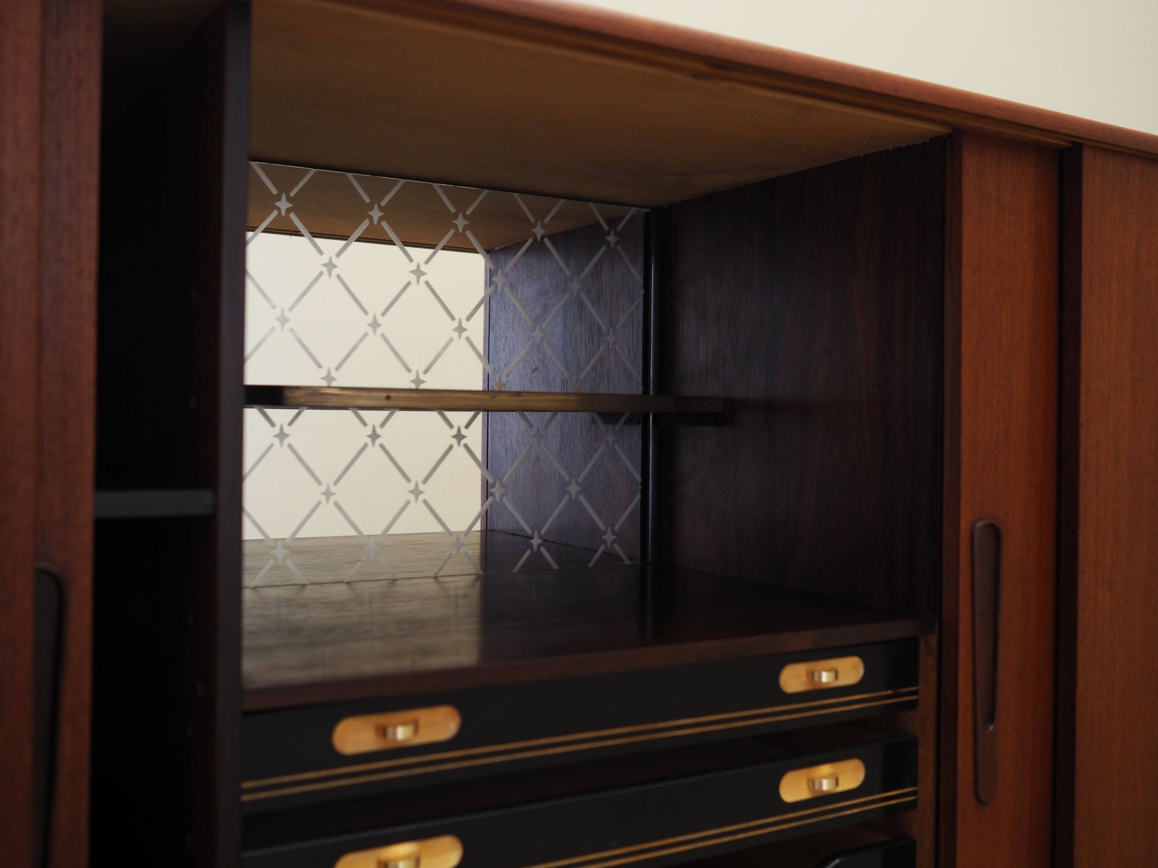 Buffet haut en teck, design danois, années 1960, production : Danemark