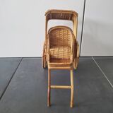 Pousse pousse pour poupée en rotin tressé