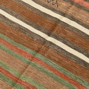 Tapis Kilim Vintage – Rayures Naturelles aux Tons Terreux, 136x195 Cm