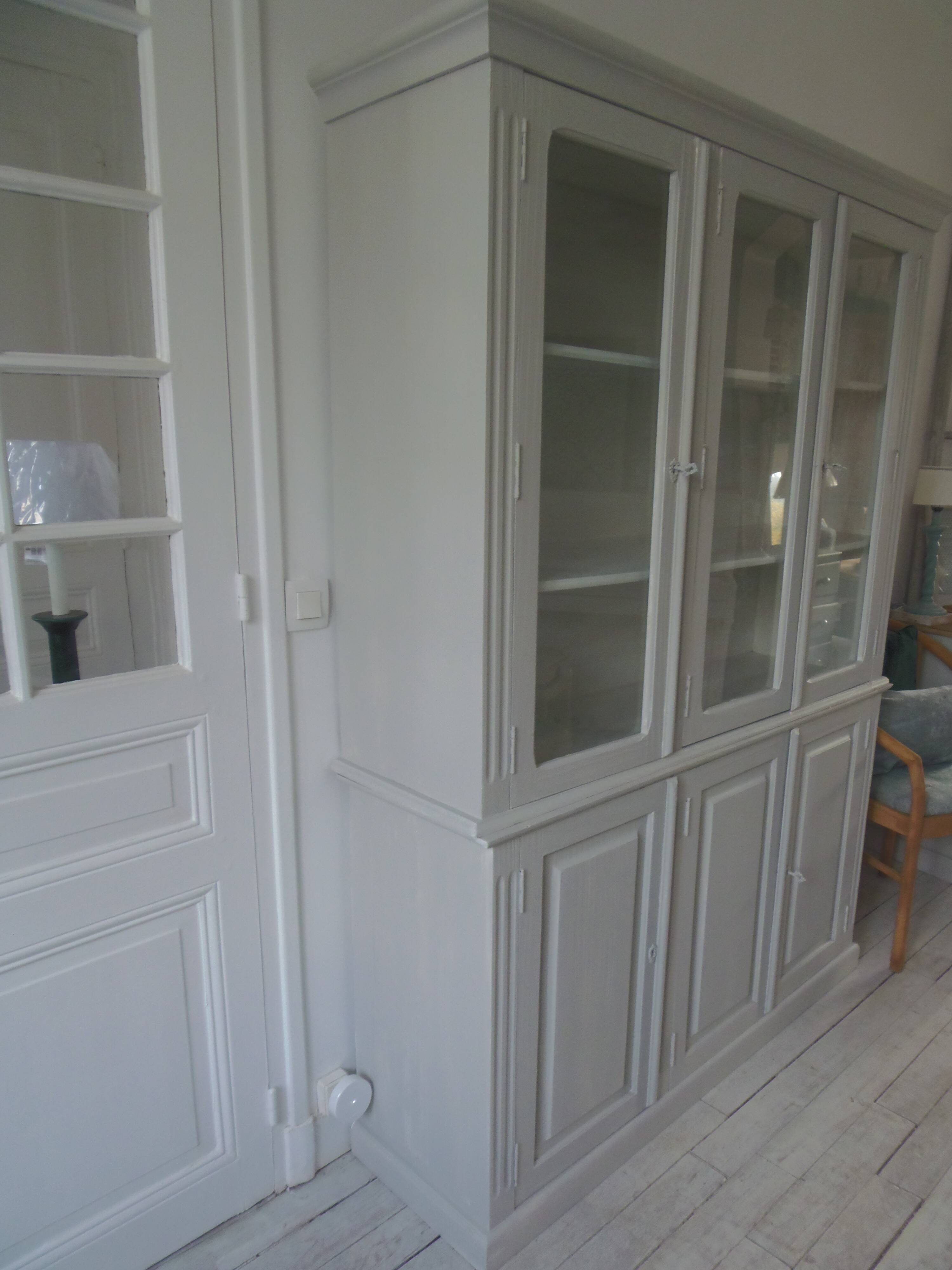 Display case 2 bodies patinated pearl gray waxed finish.