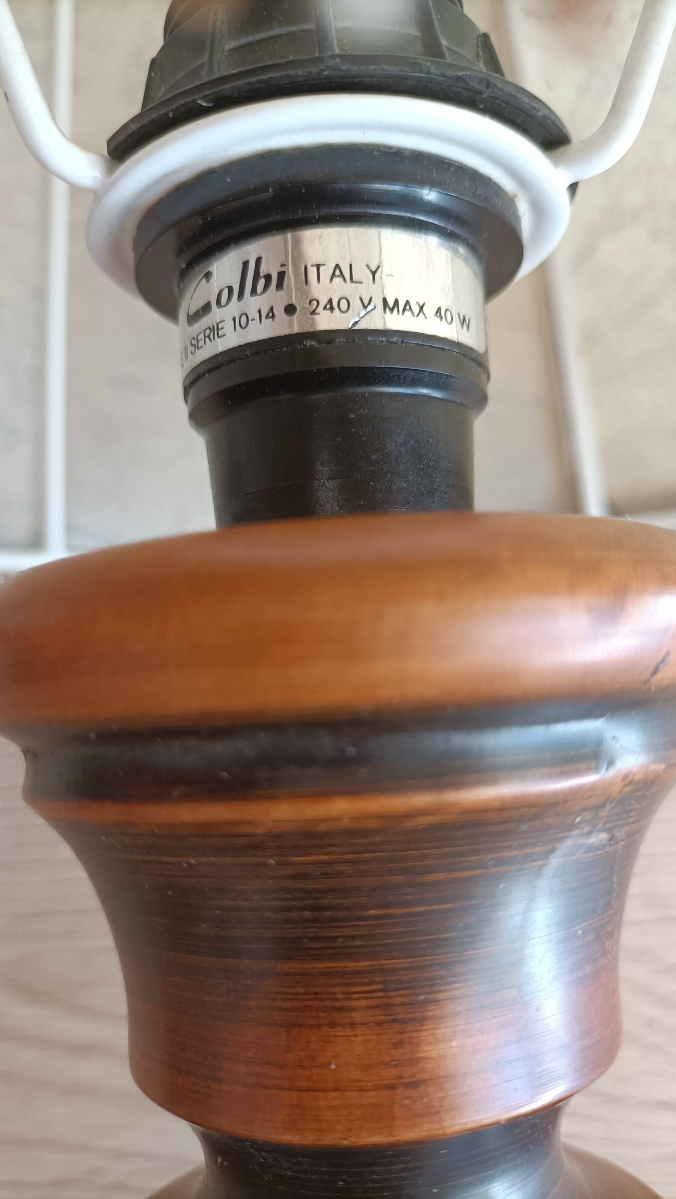 Vintage Italian table lamp in turned wood and leather lampshade