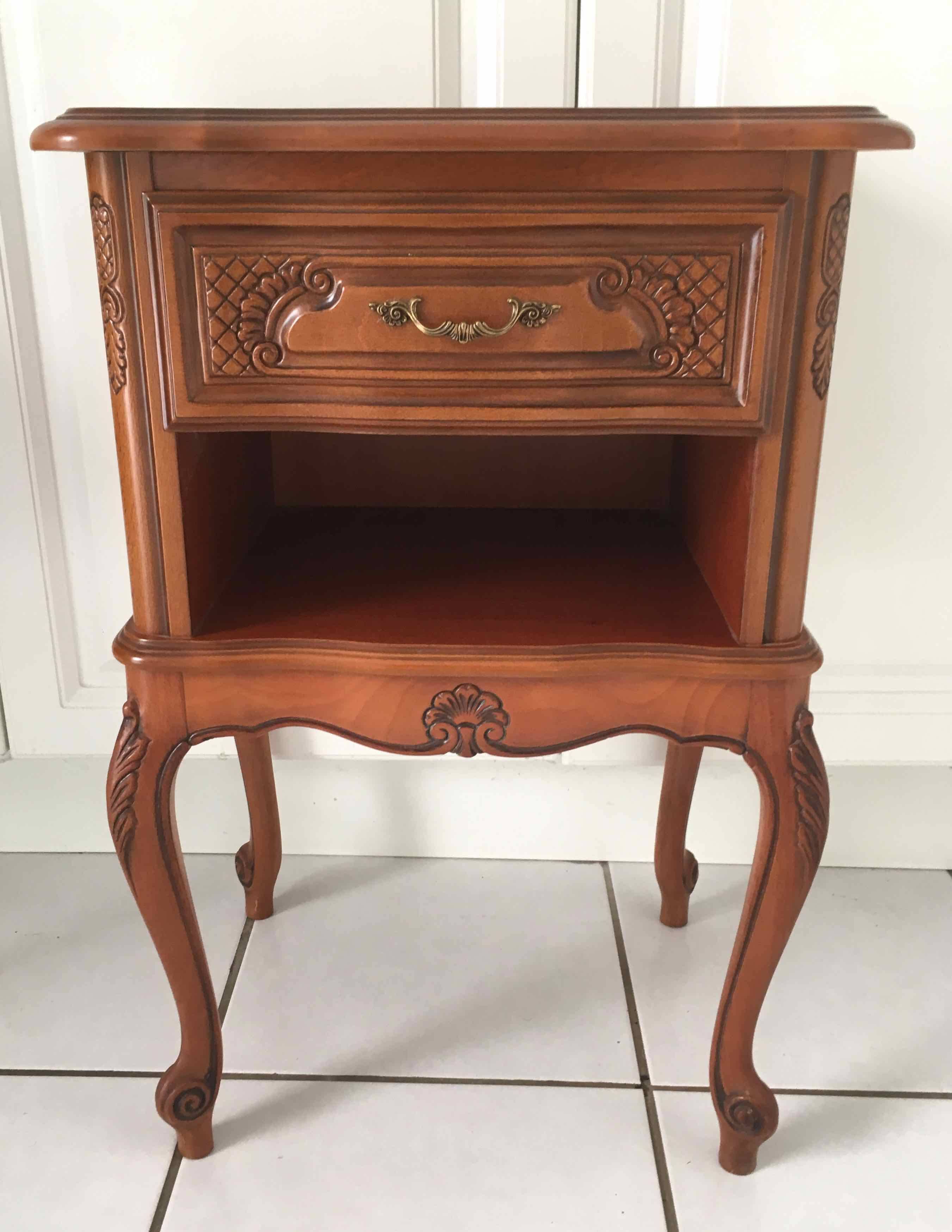 2 Louis XV style bedside tables with drawers and cabriole legs, 1960