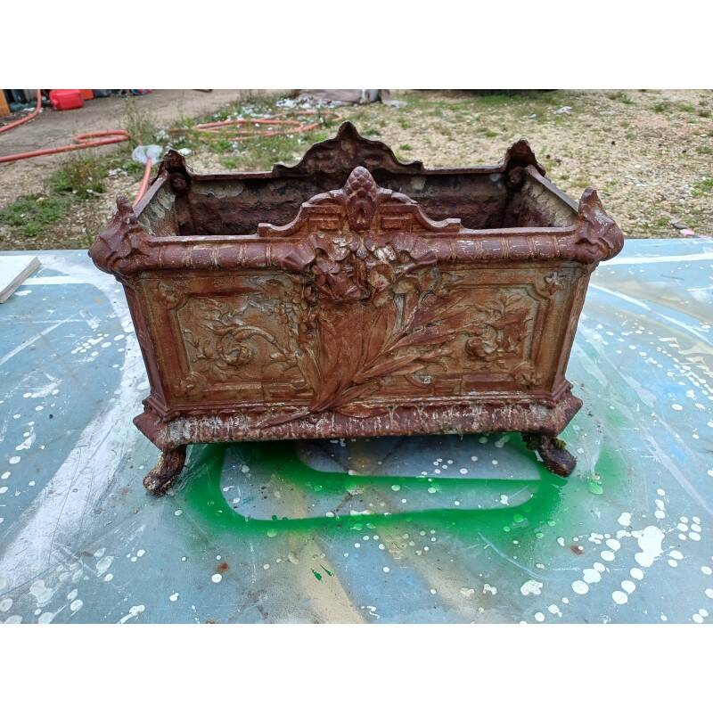 1 cast iron planter from 1900 from Charleville - Mézières