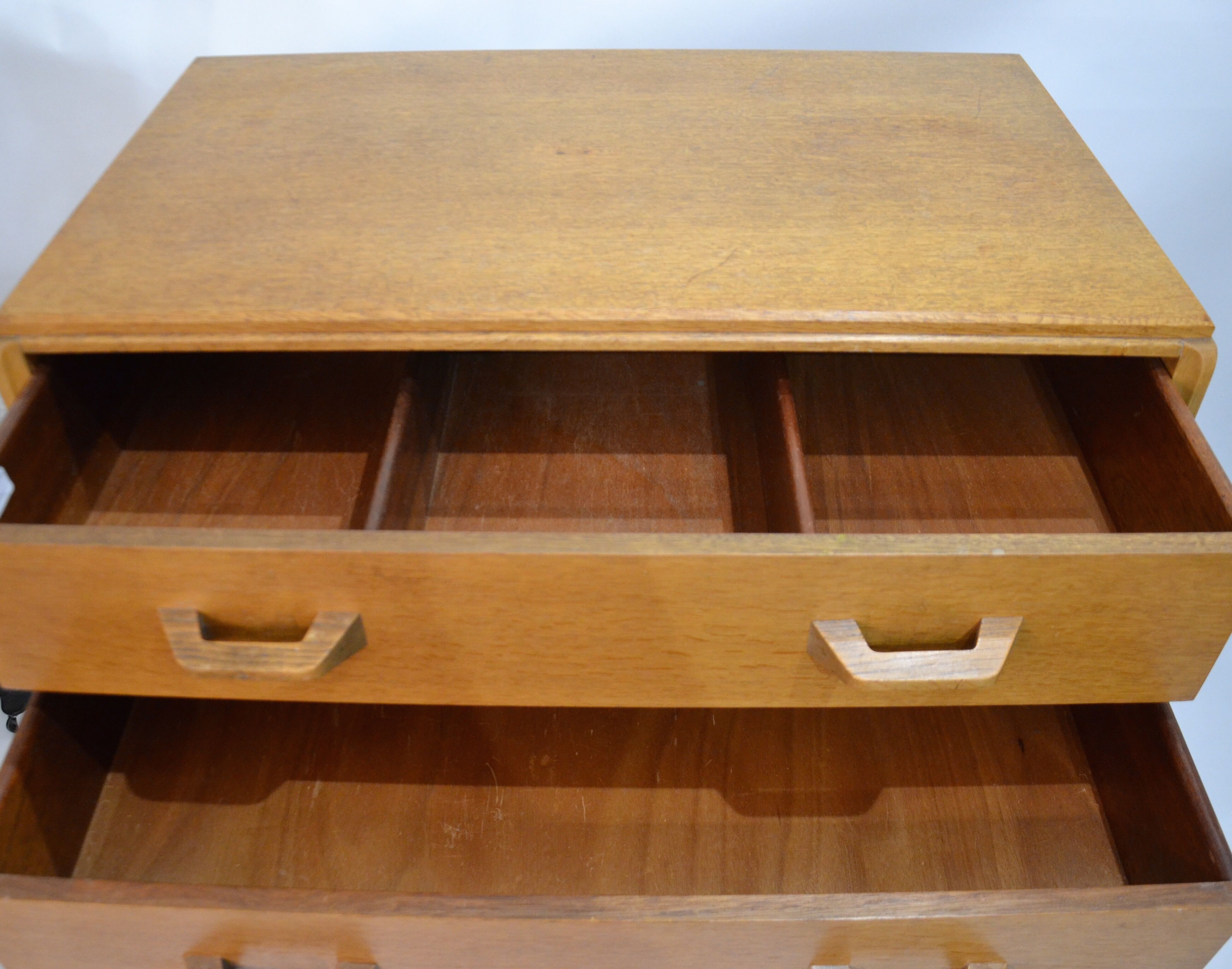 Dresser 60